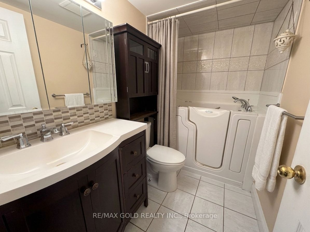 2323 Confederation Parkway 1204 Property Photo 18