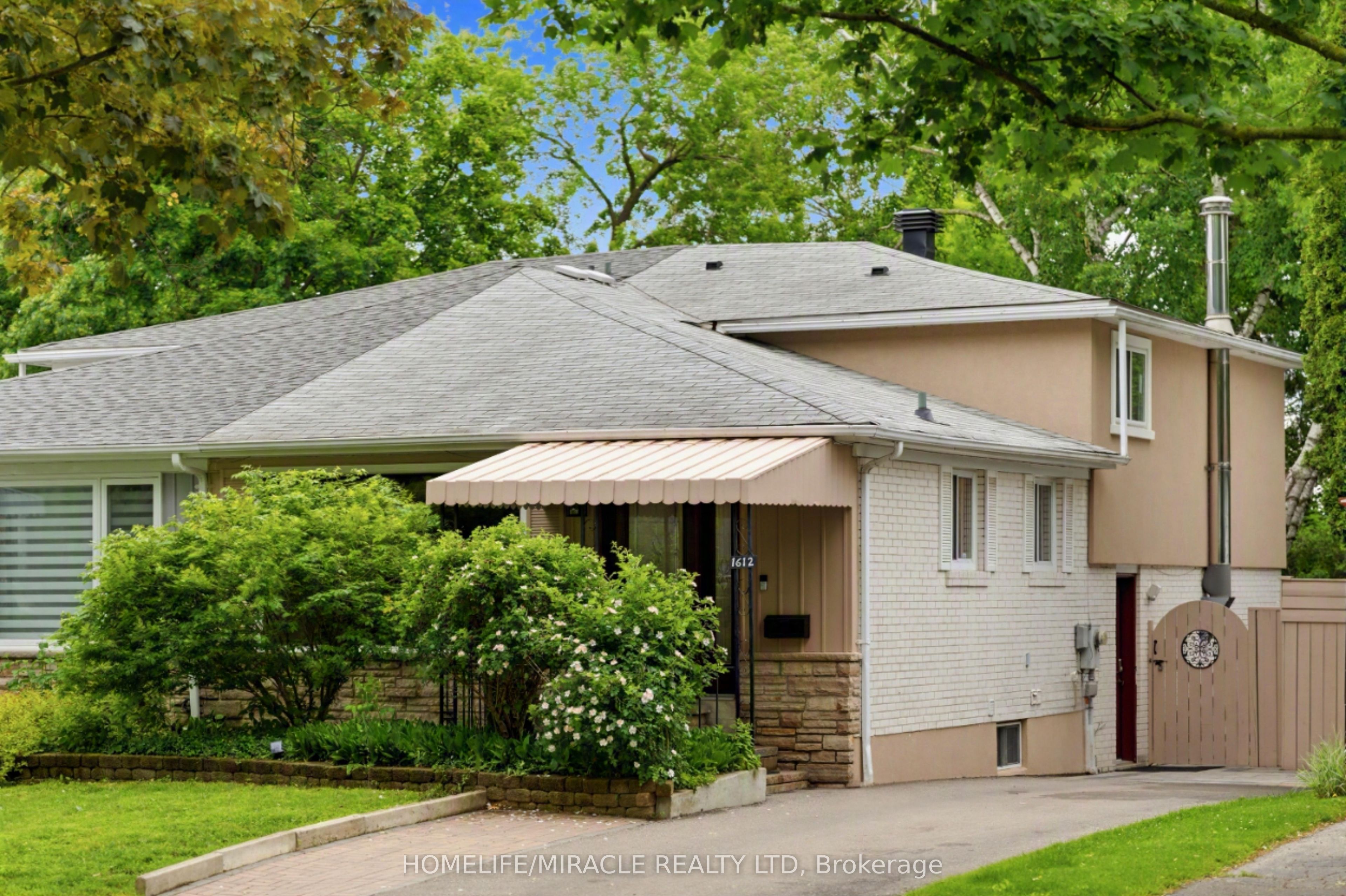 1612 Wavell Crescent Property Photo 1