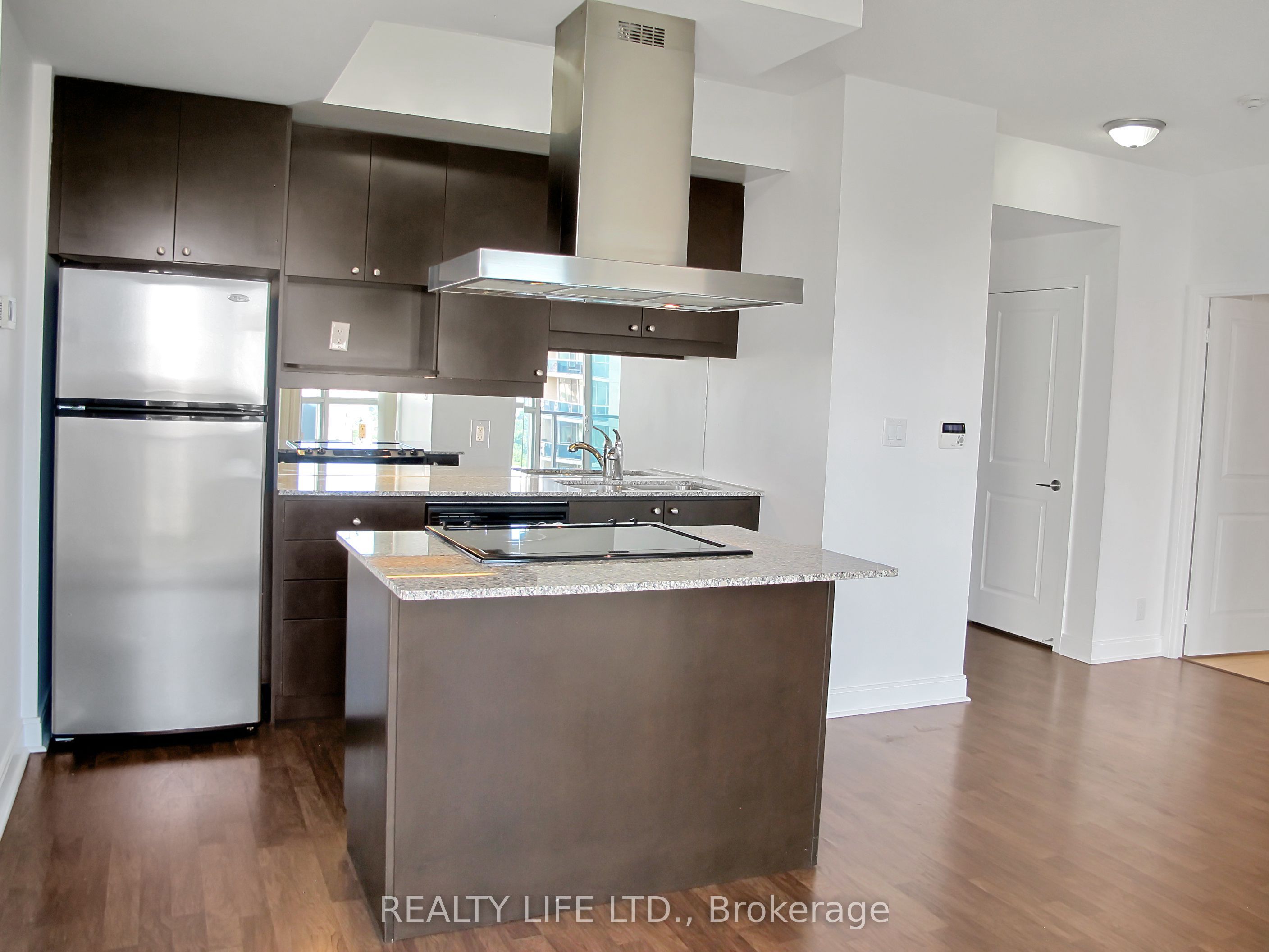 60 Absolute Avenue 1401 Property Photo 6