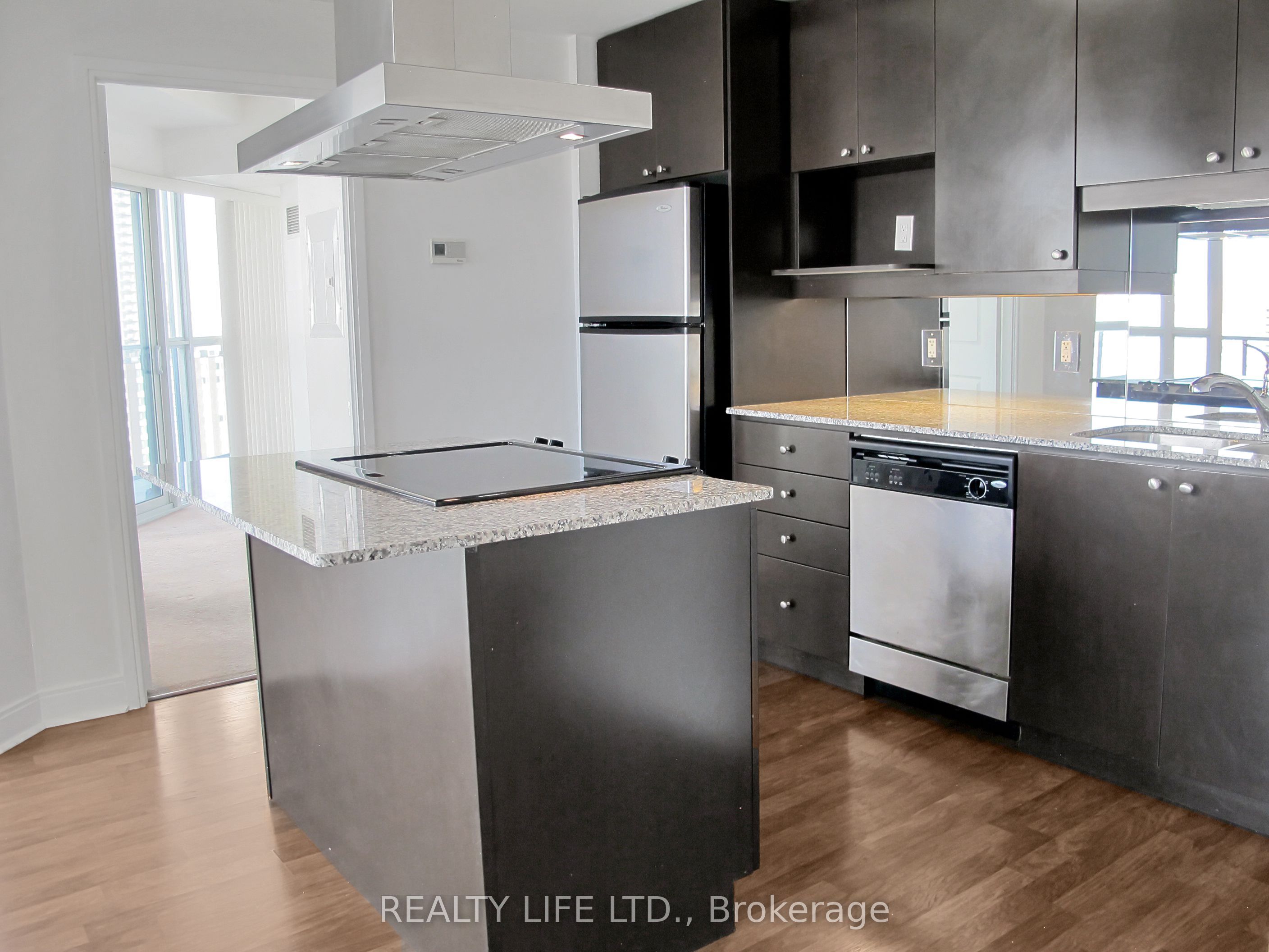 60 Absolute Avenue 1401 Property Photo 8