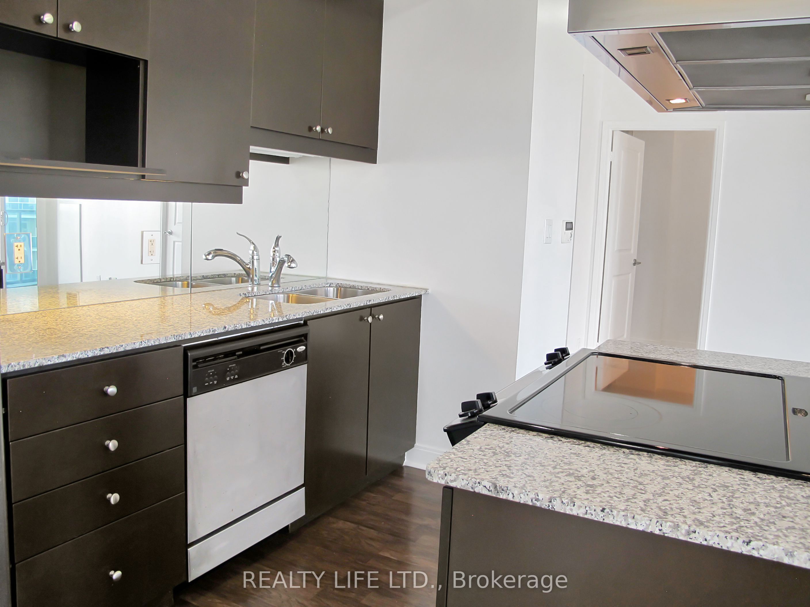 60 Absolute Avenue 1401 Property Photo 10