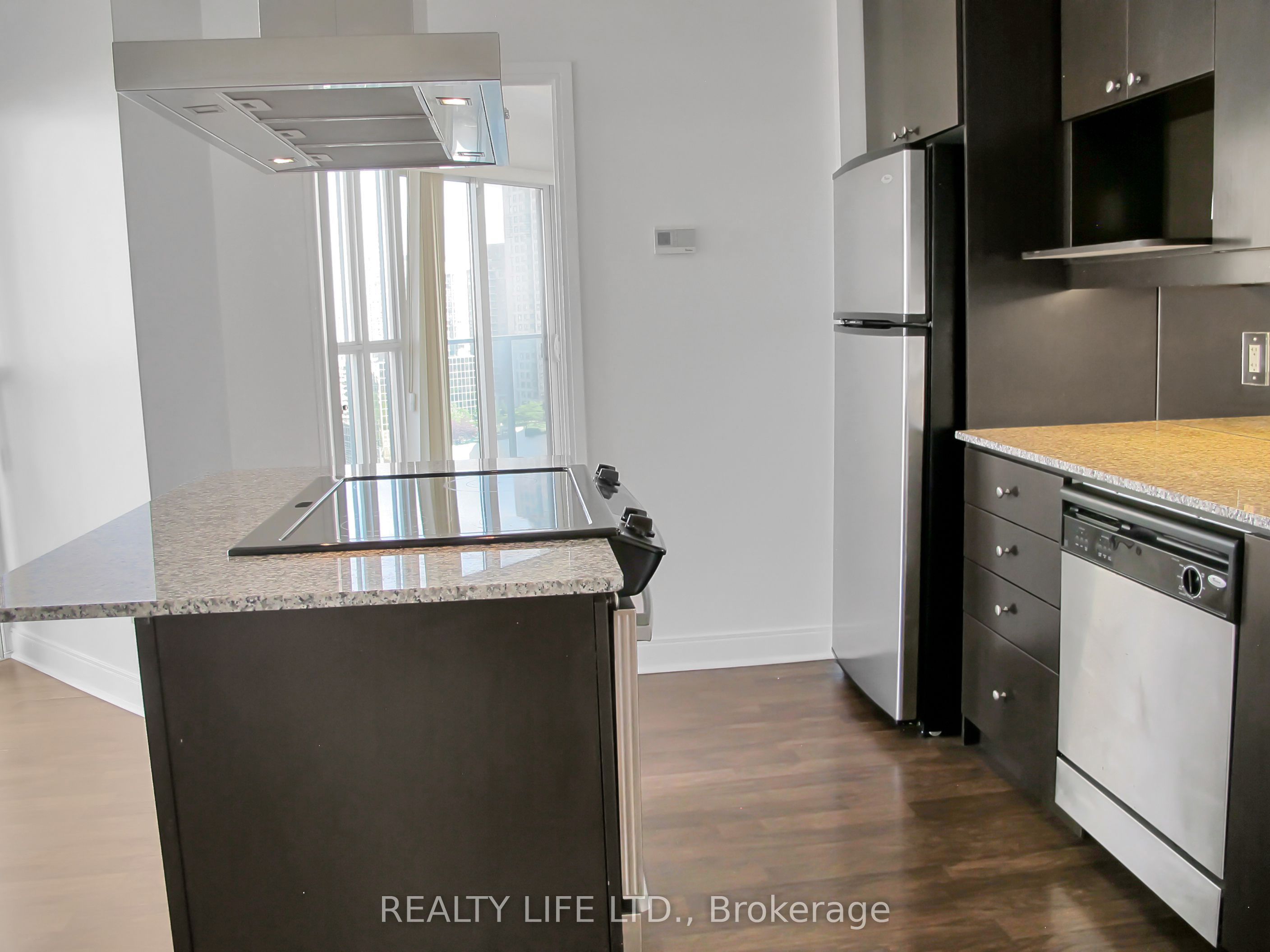 60 Absolute Avenue 1401 Property Photo 11