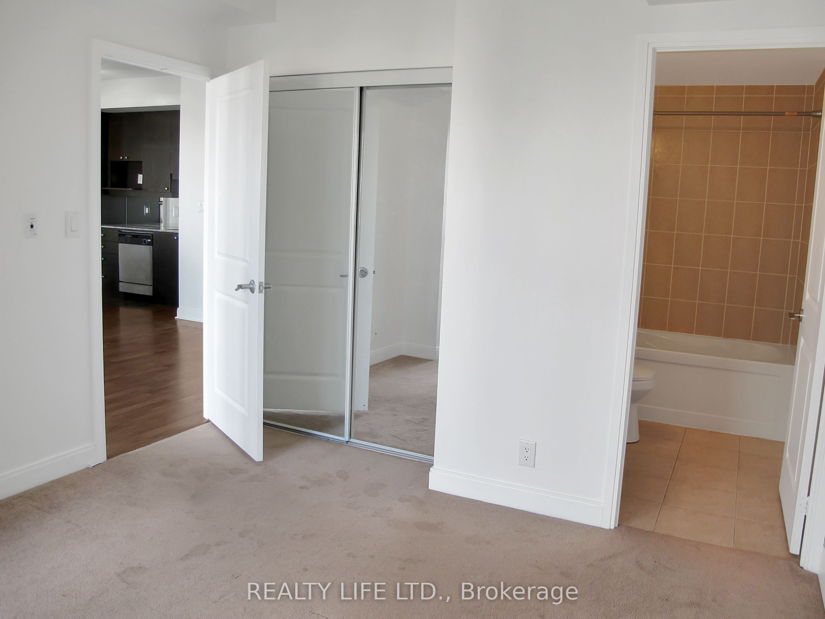 60 Absolute Avenue 1401 Property Photo 12