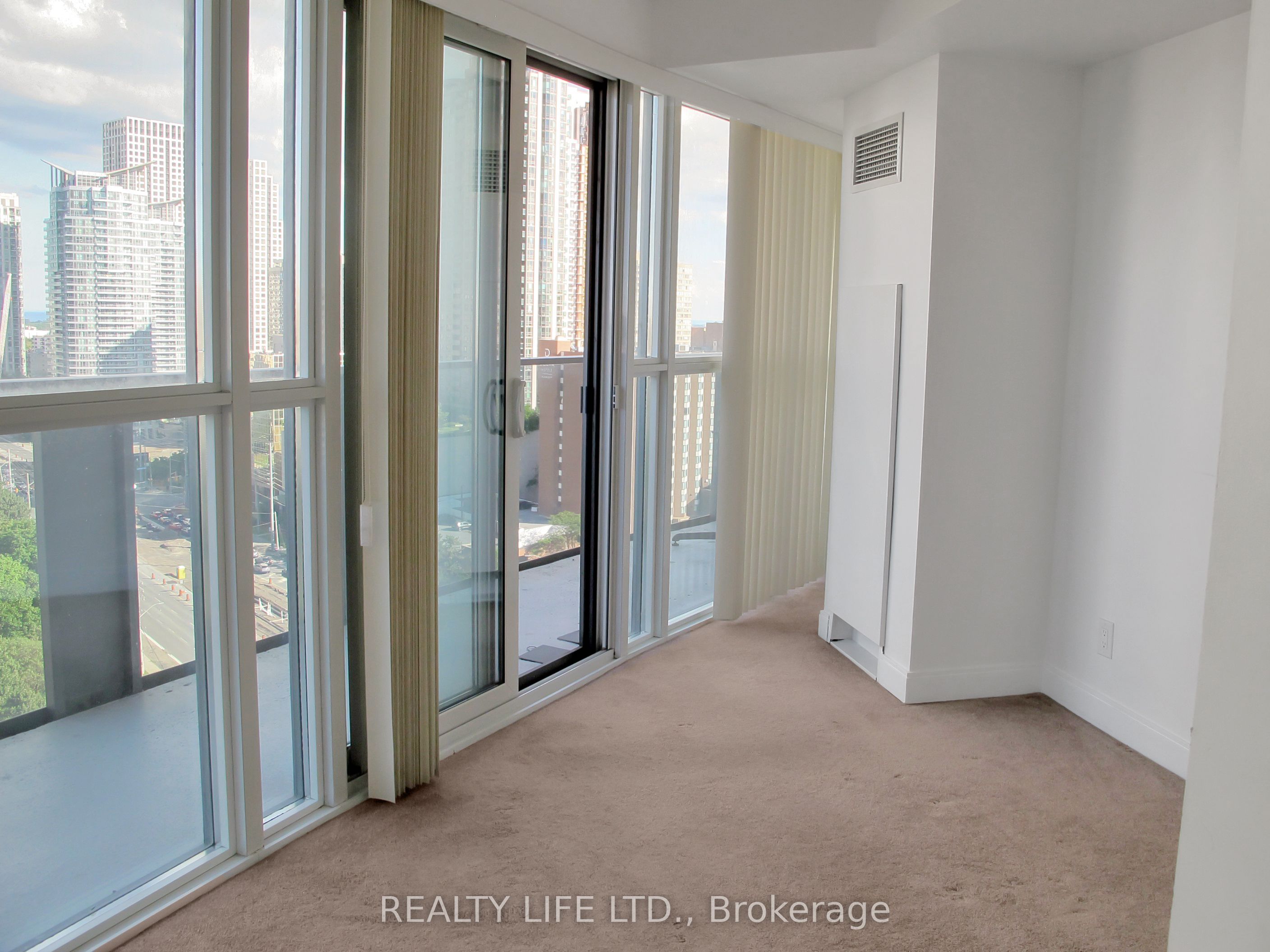 60 Absolute Avenue 1401 Property Photo 14