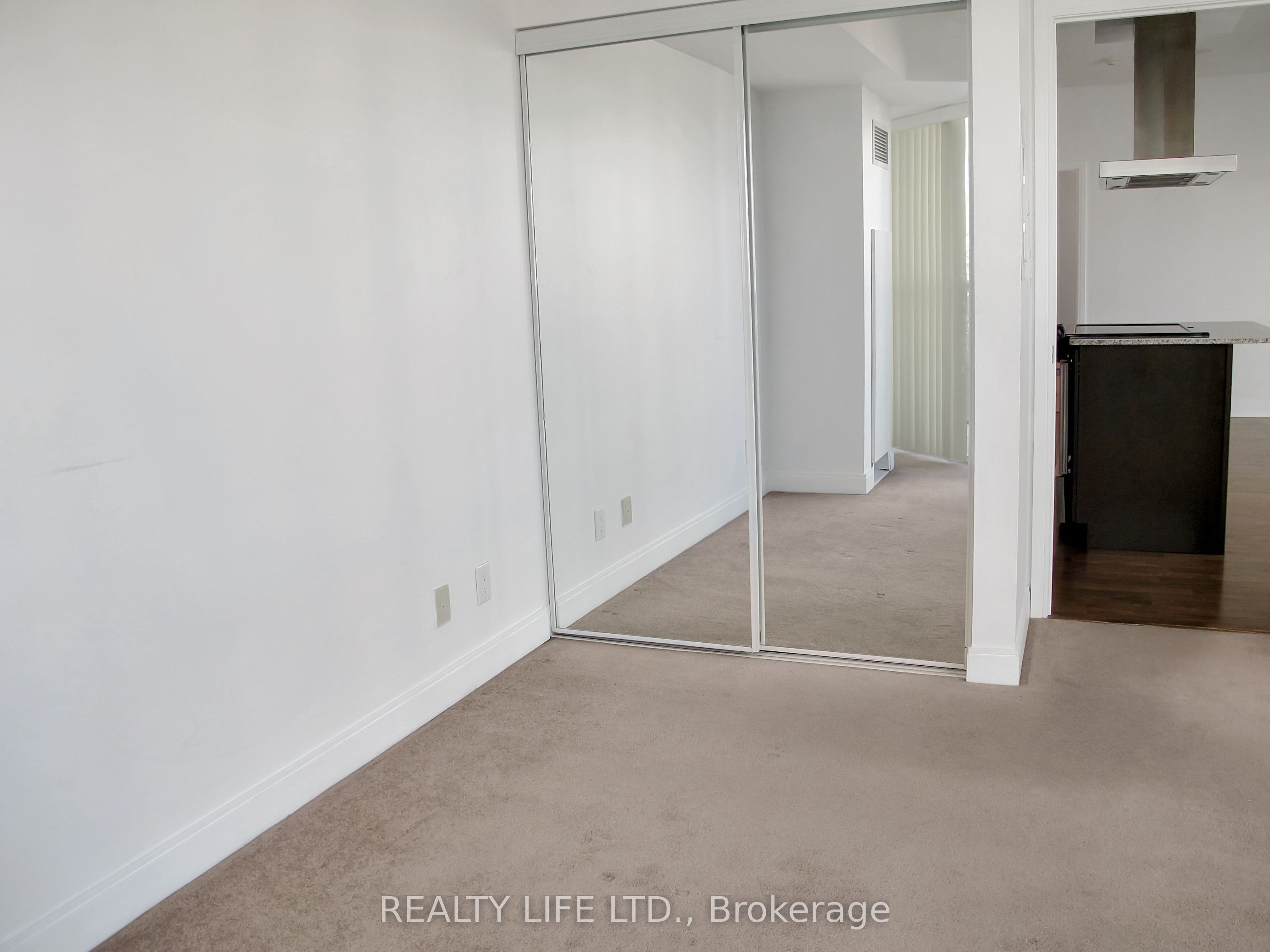 60 Absolute Avenue 1401 Property Photo 16