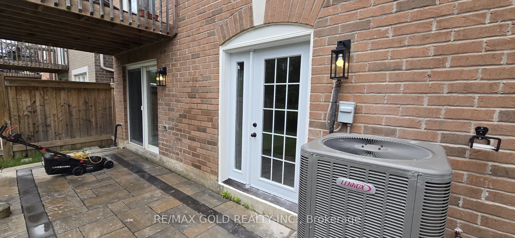 1226 Duignan (Lower) Crescent Property Photo 1