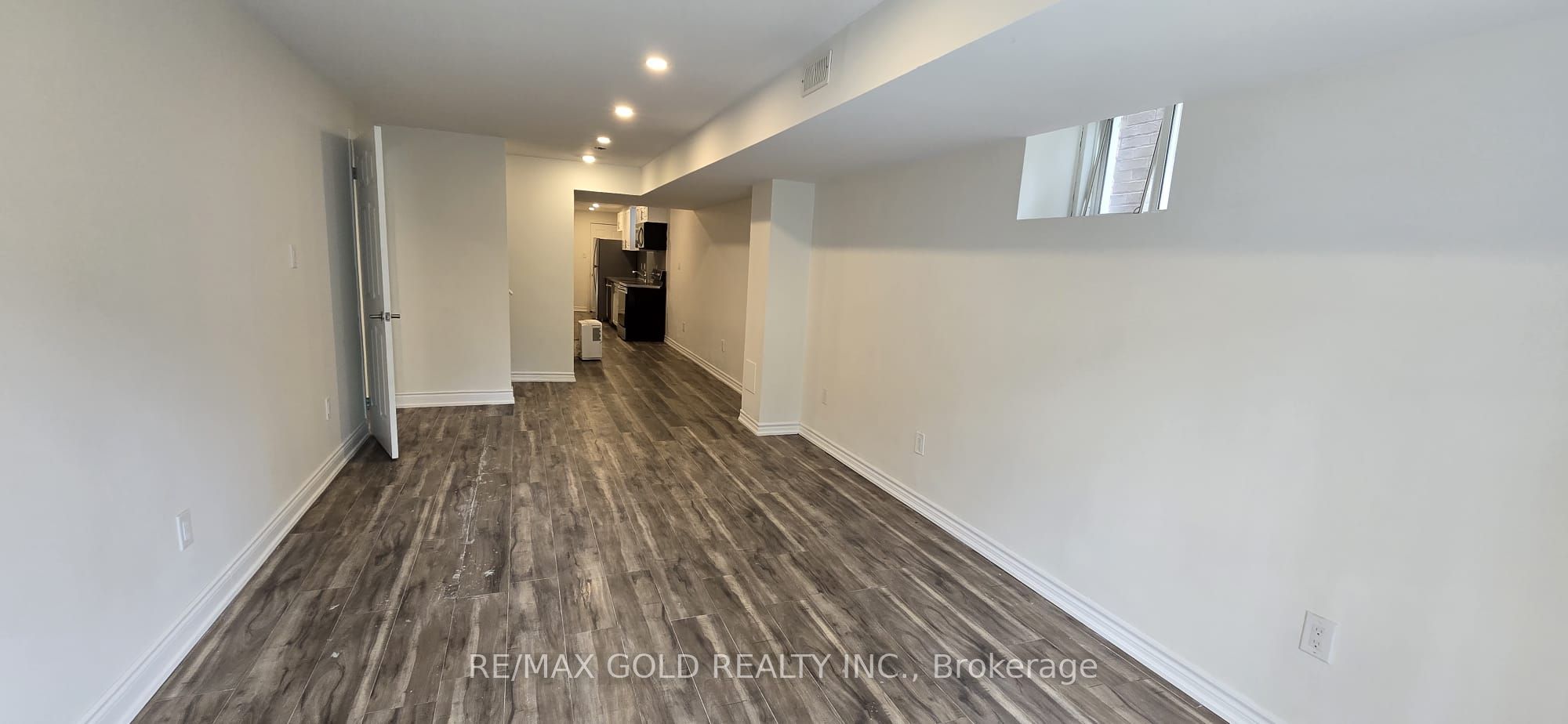 1226 Duignan (lower) Crescent Property Photo 7