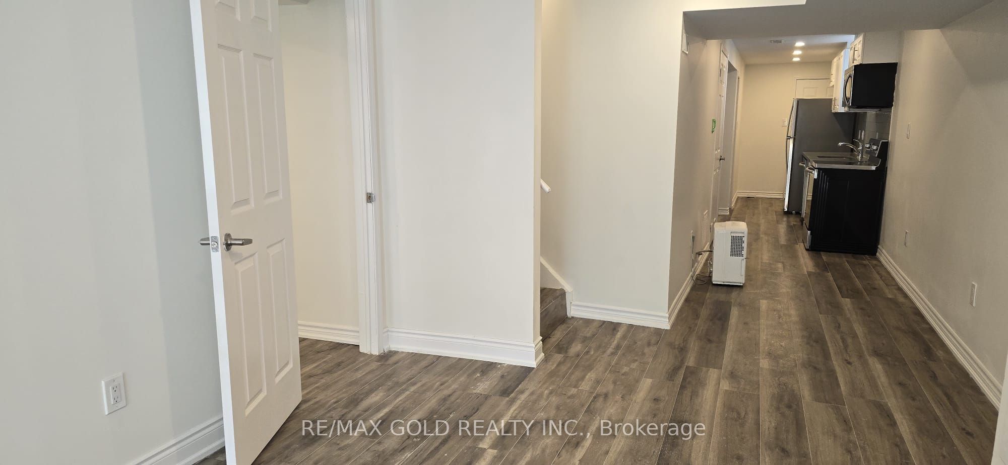 1226 Duignan (lower) Crescent Property Photo 8