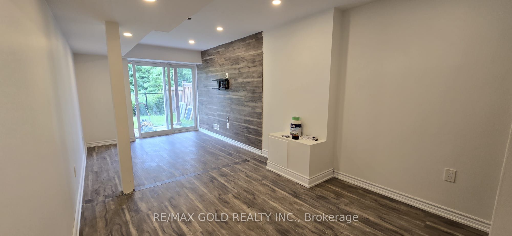 1226 Duignan (lower) Crescent Property Photo 11
