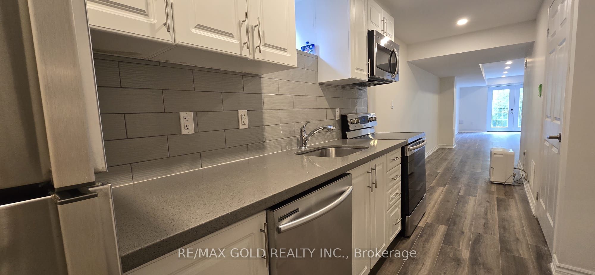 1226 Duignan (lower) Crescent Property Photo 13
