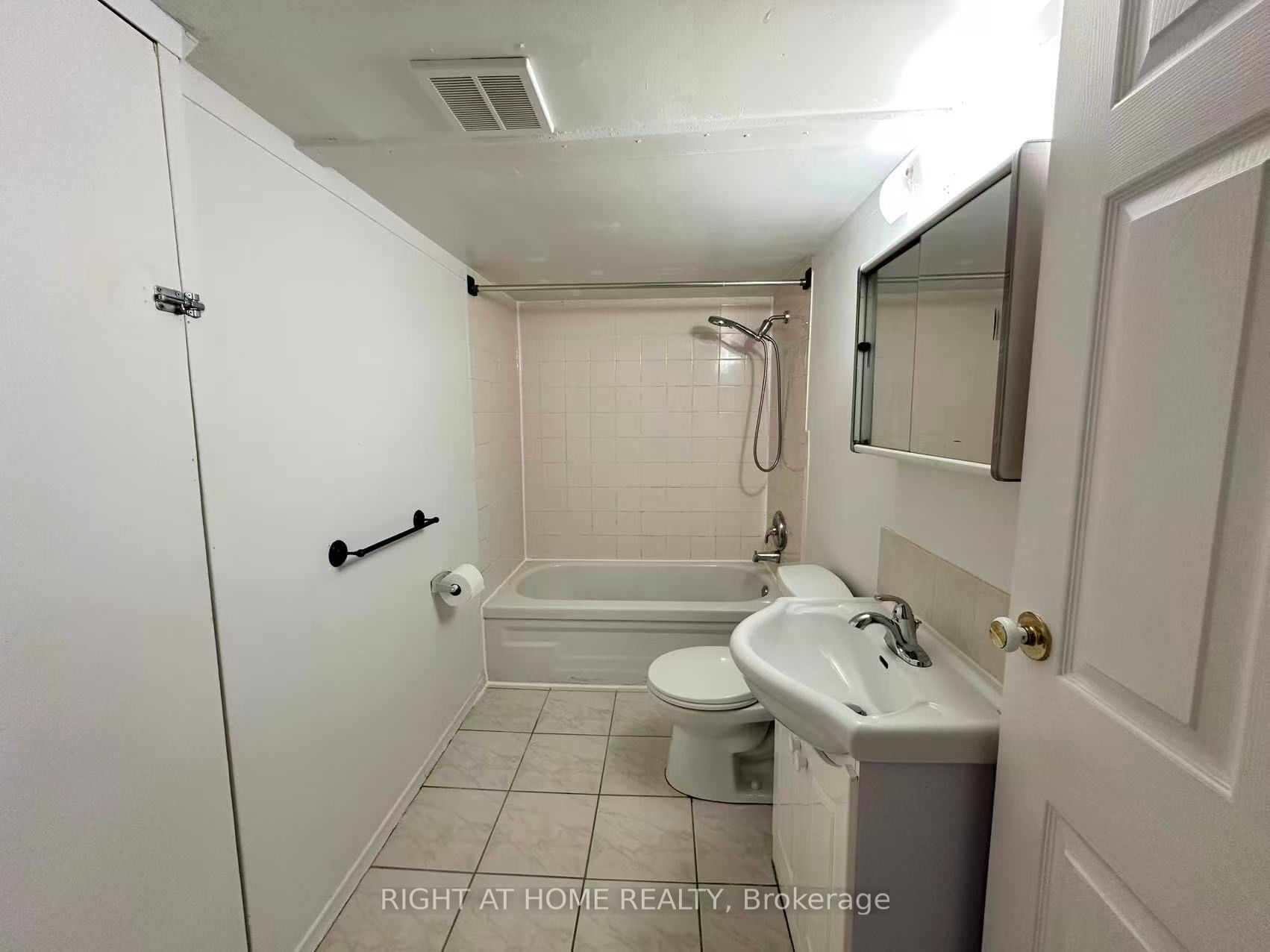 4125 Bishopstoke Lane Lower Property Photo 7