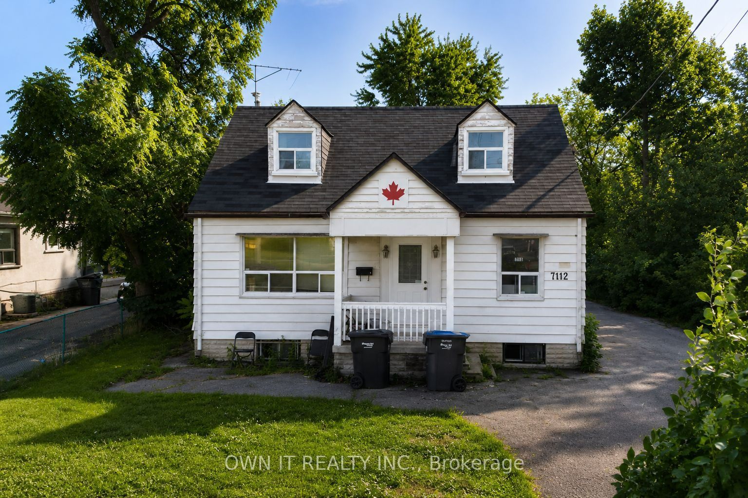 7112 Goreway Drive Property Photo 1