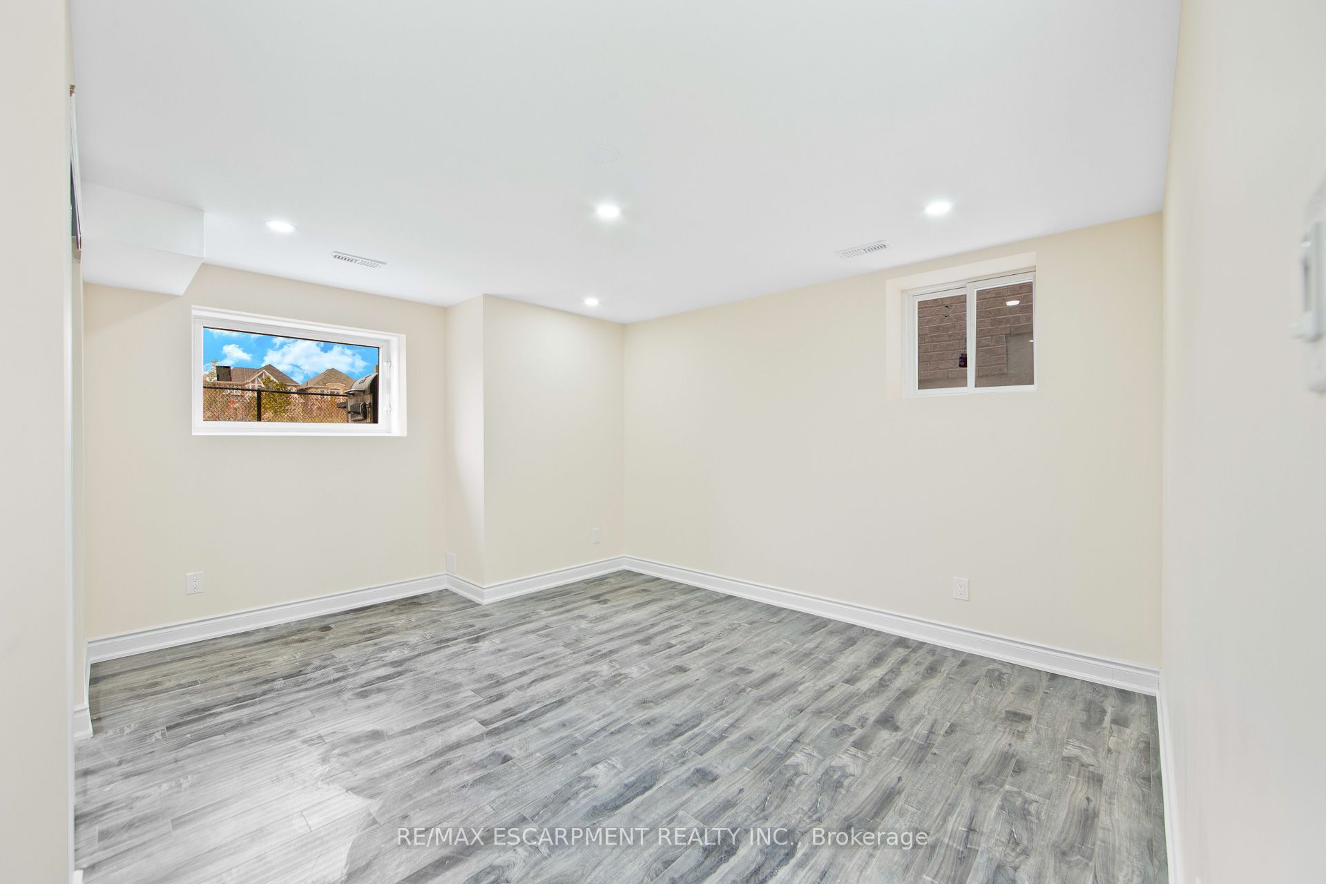 307 Hinton Terrace Bsmnt Property Photo 3