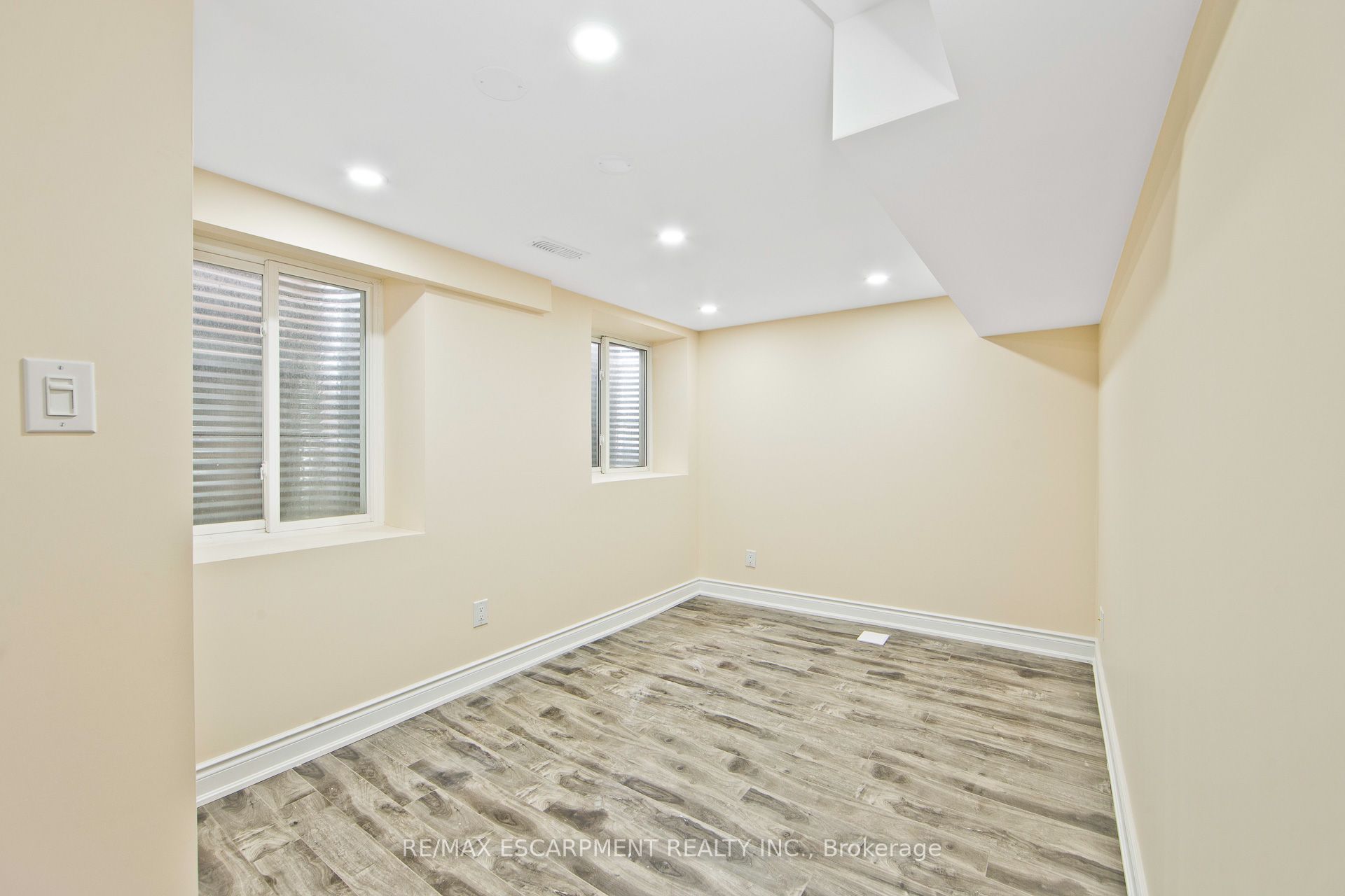 307 Hinton Terrace Bsmnt Property Photo 5
