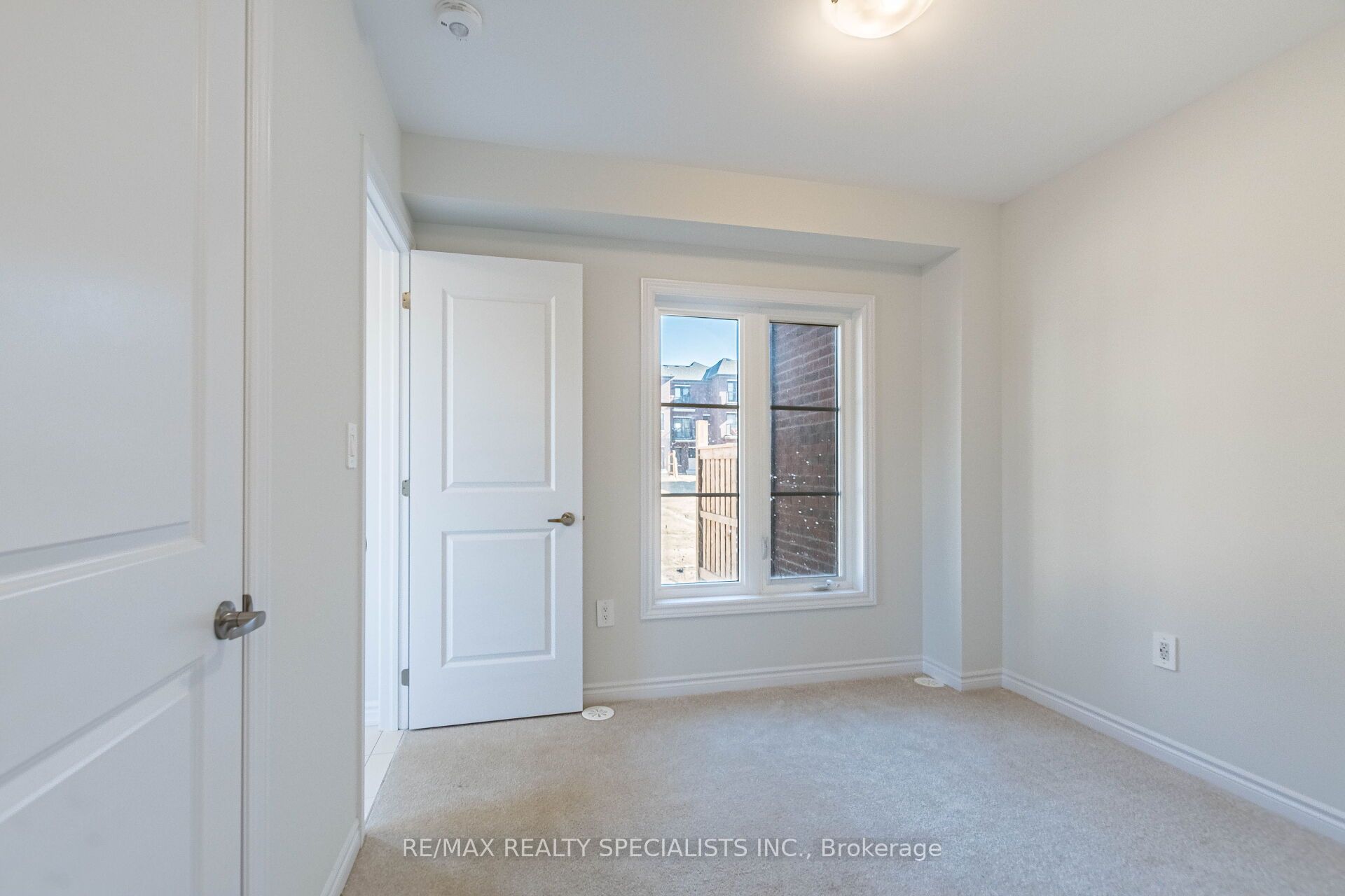 5966 Saigon Street Property Photo 6