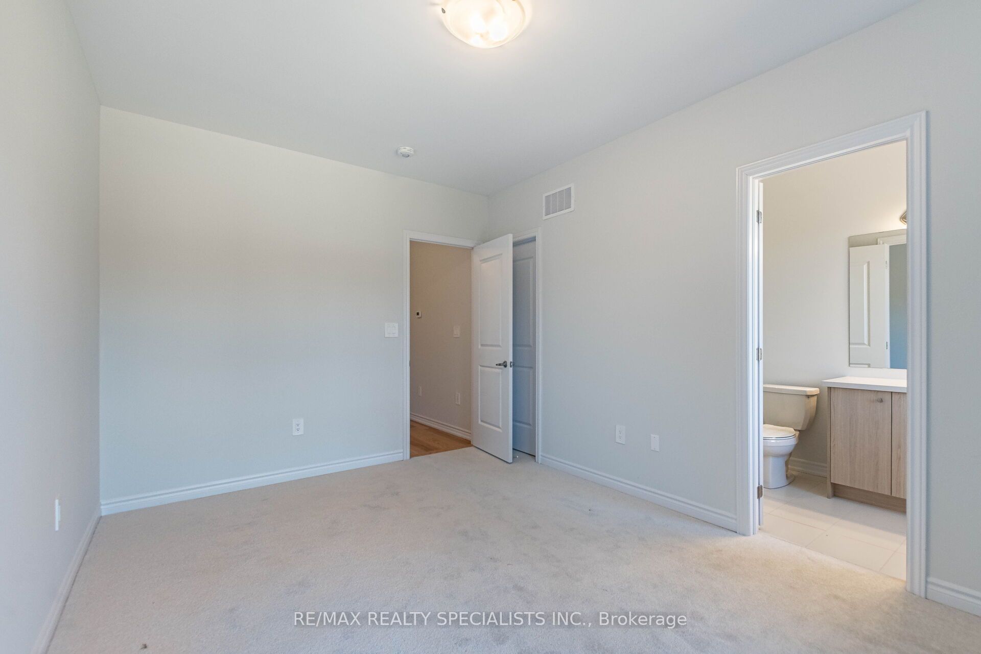 5966 Saigon Street Property Photo 16