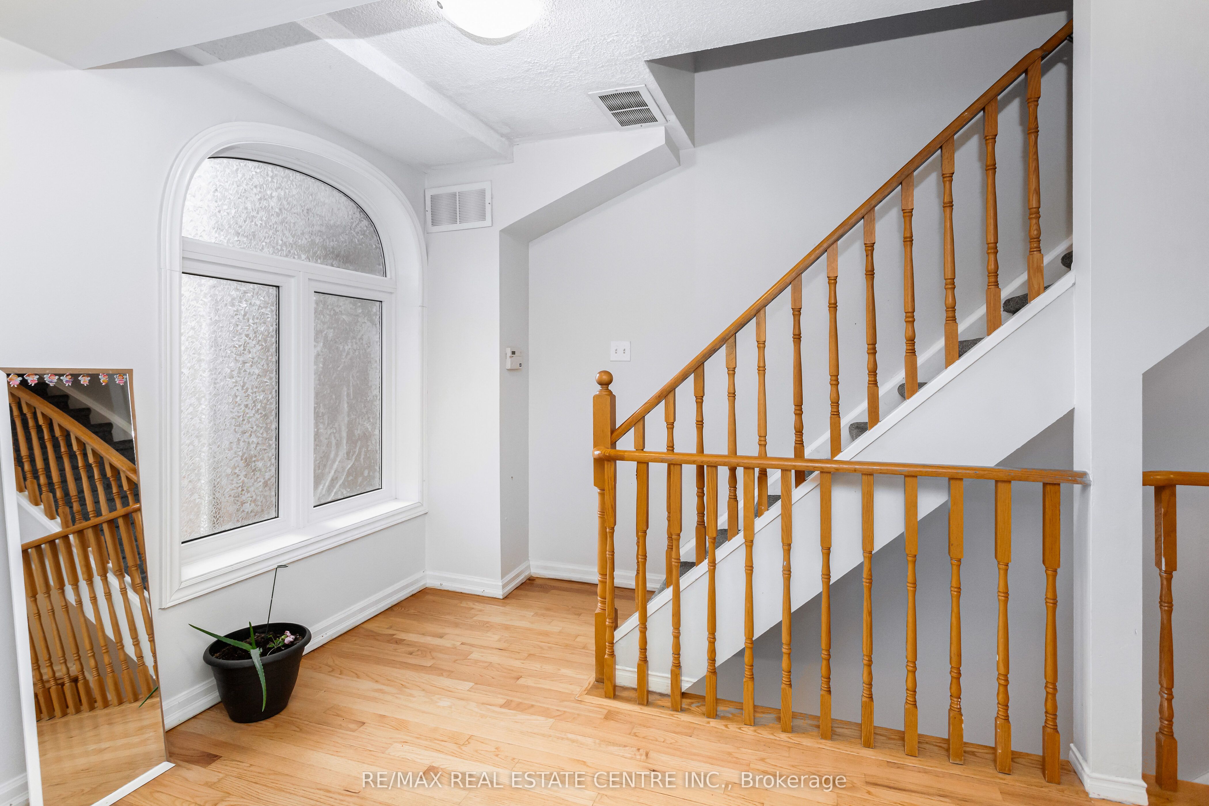 45 Bristol Road E 68 Property Photo 7