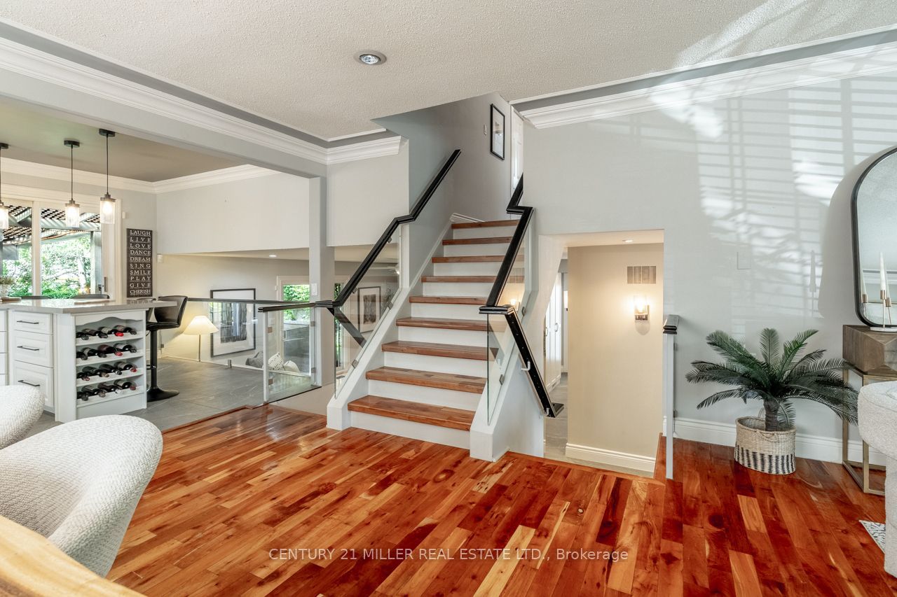 619 Moorelands Crescent Property Photo 17