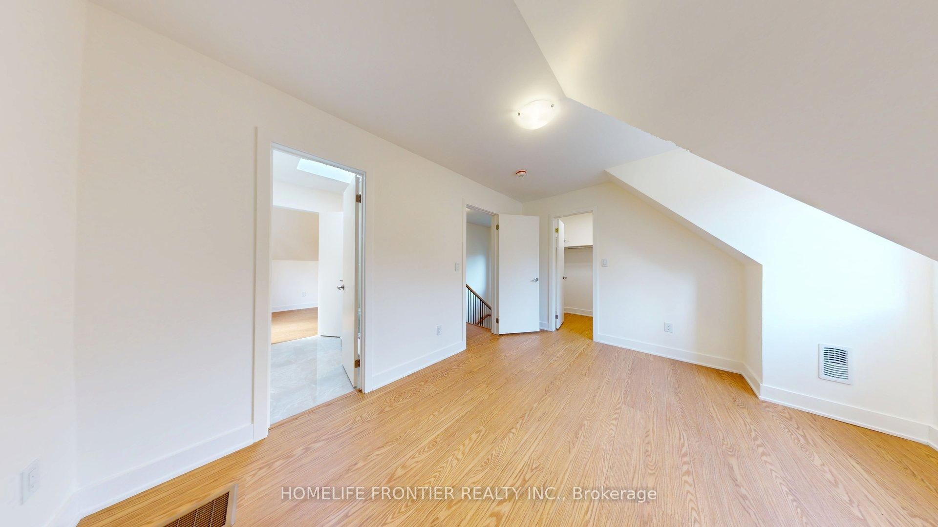 1089 Glencairn Avenue R (laneway) Property Photo 15
