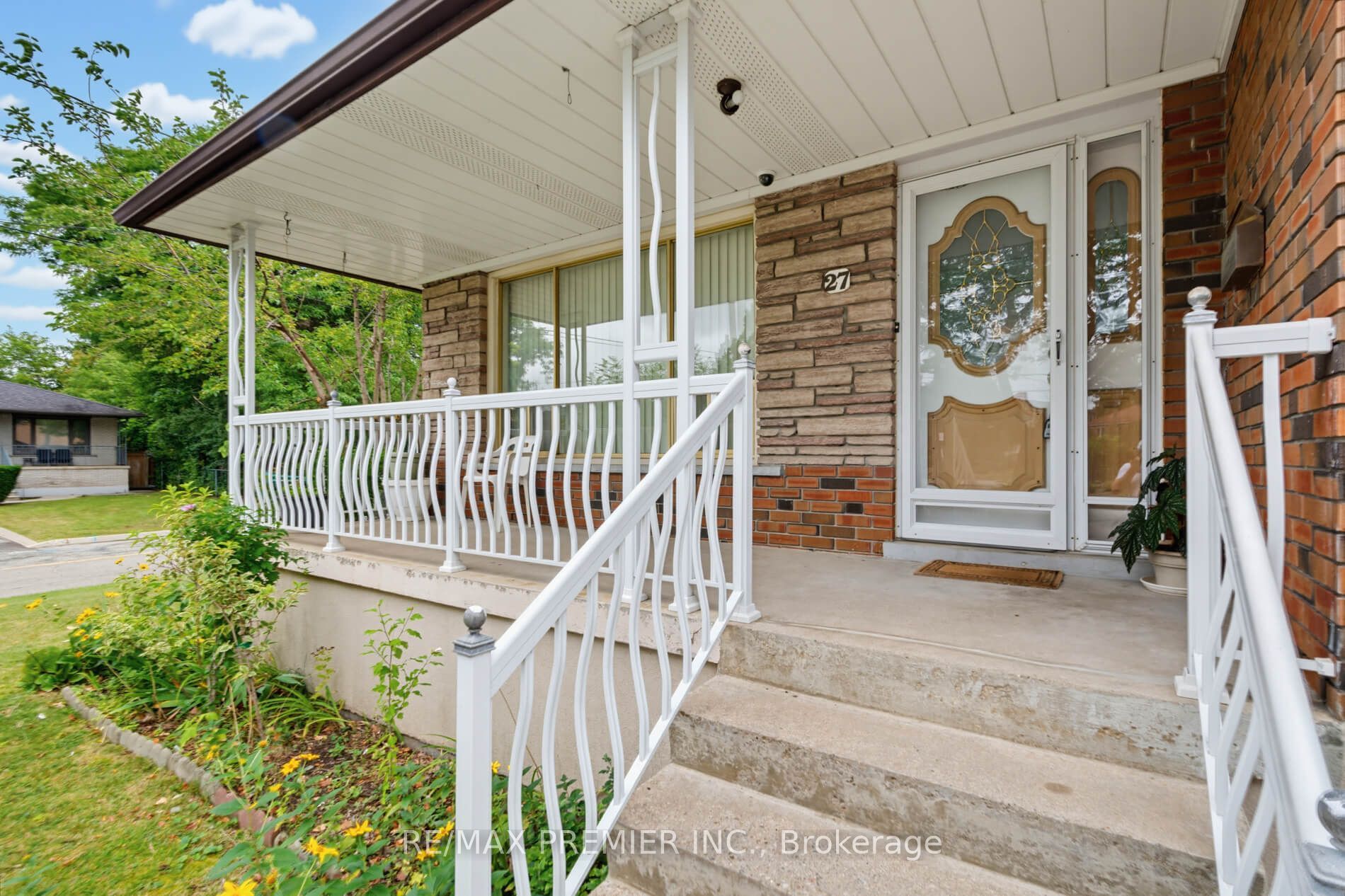 27 Whitfield Avenue Property Photo 2
