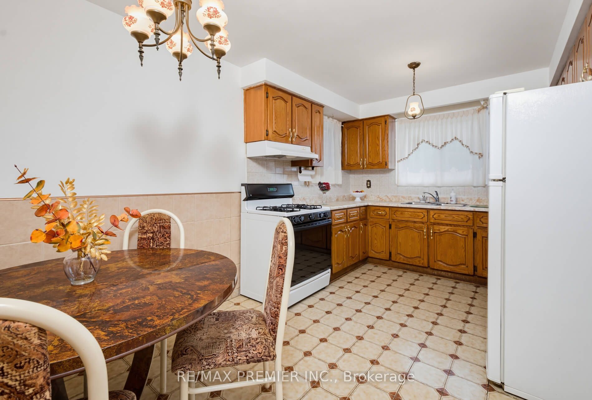 27 Whitfield Avenue Property Photo 8
