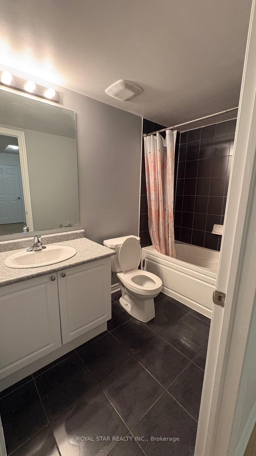 200 Veterans Drive S 31 Property Photo 12