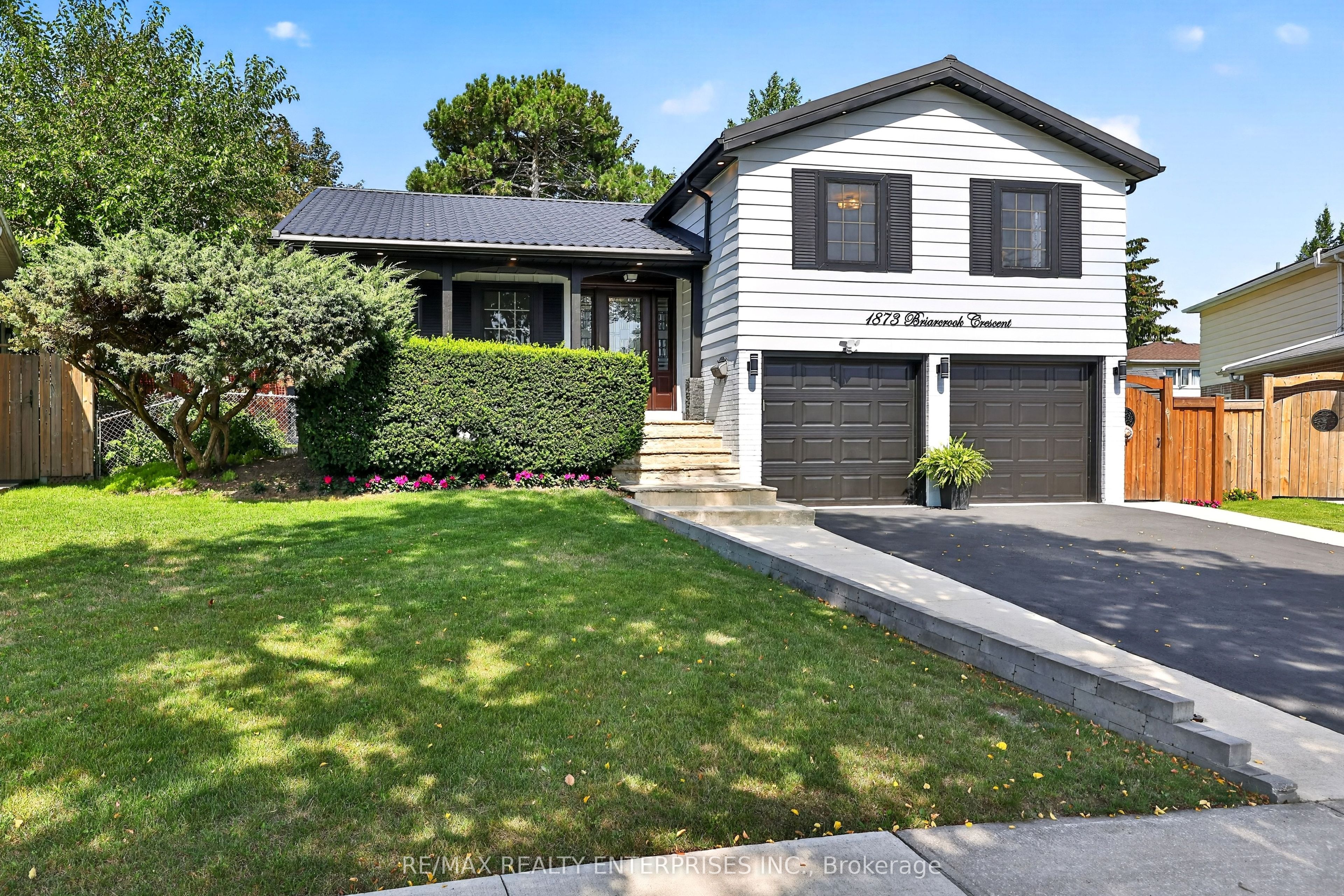 1873 Briarcrook Crescent Property Photo 4