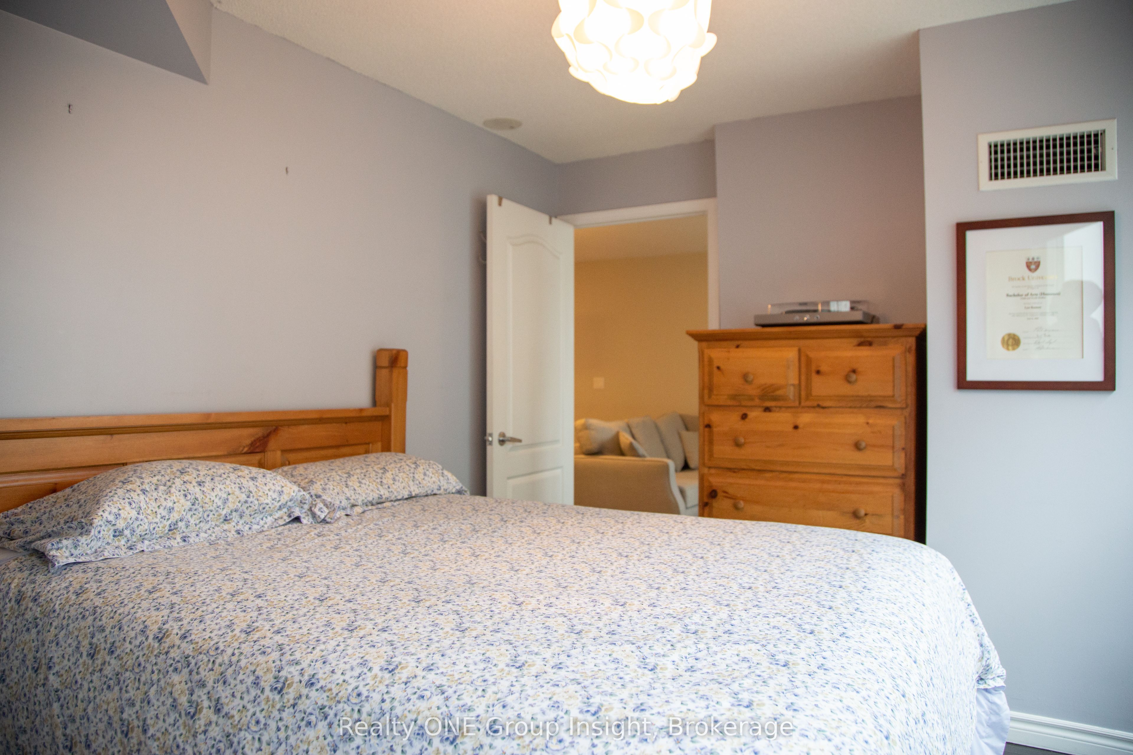 33 Elm Drive W 1105 Property Photo 8