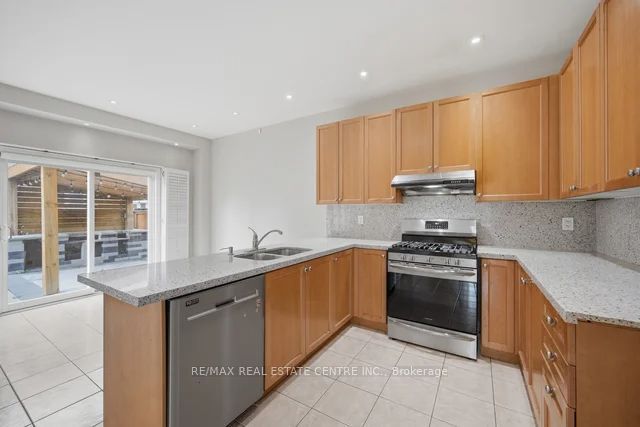 32 Midnightsun Trail Property Photo 16