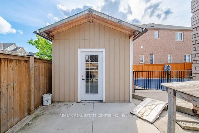32 Midnightsun Trail Property Photo 47
