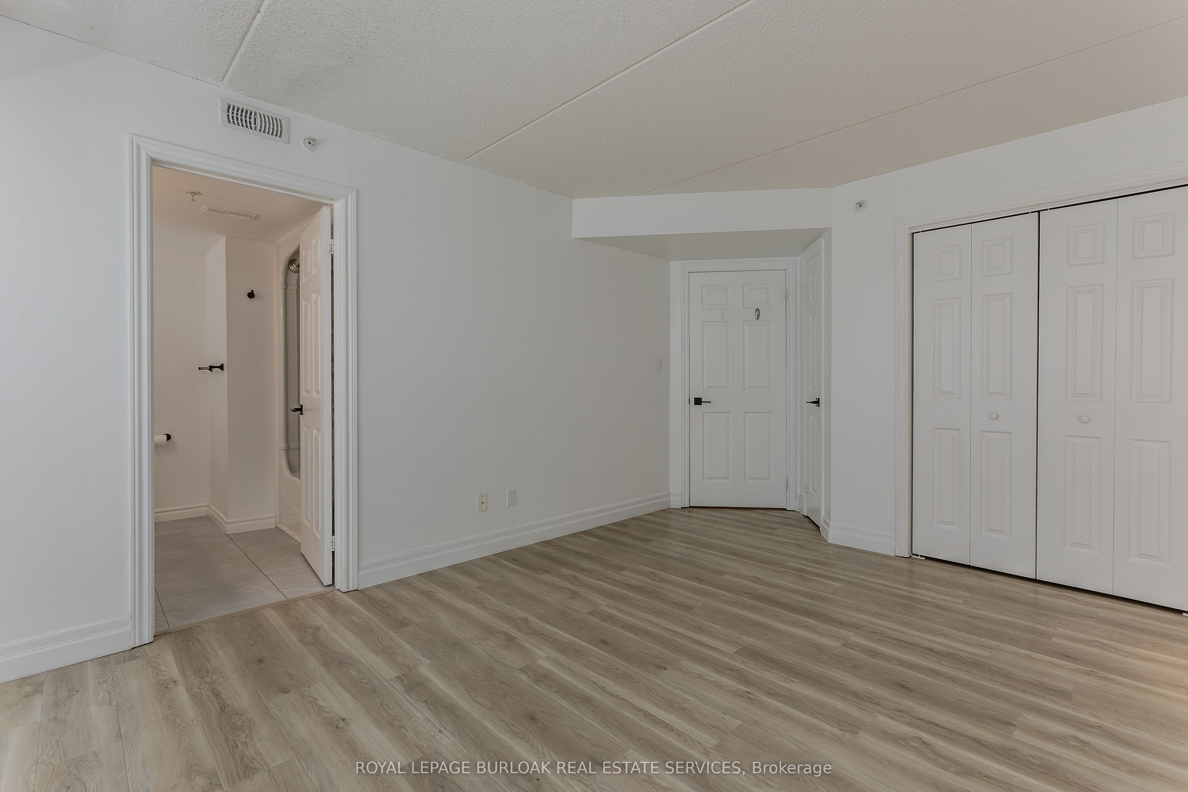 2035 Appleby Line 101 Property Photo 11