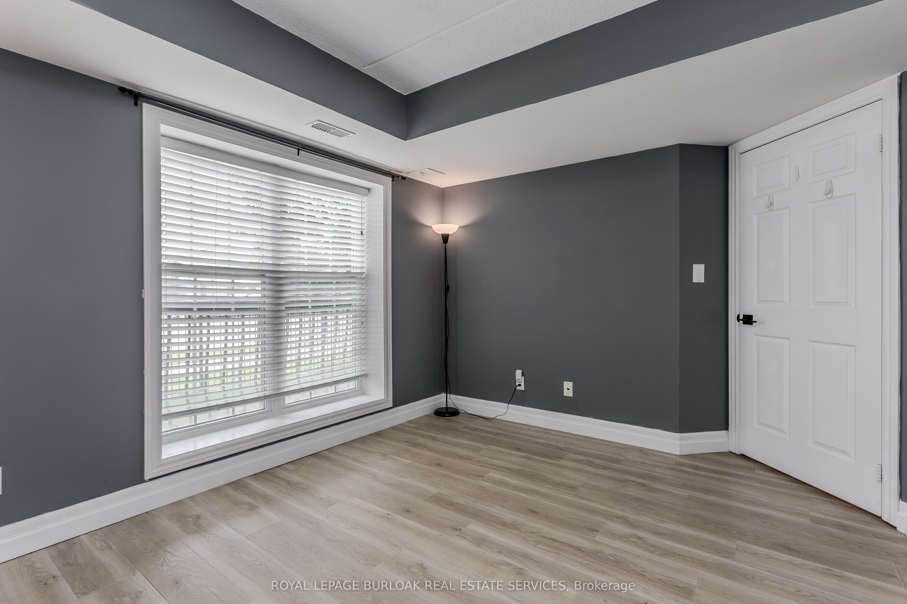 2035 Appleby Line 101 Property Photo 16