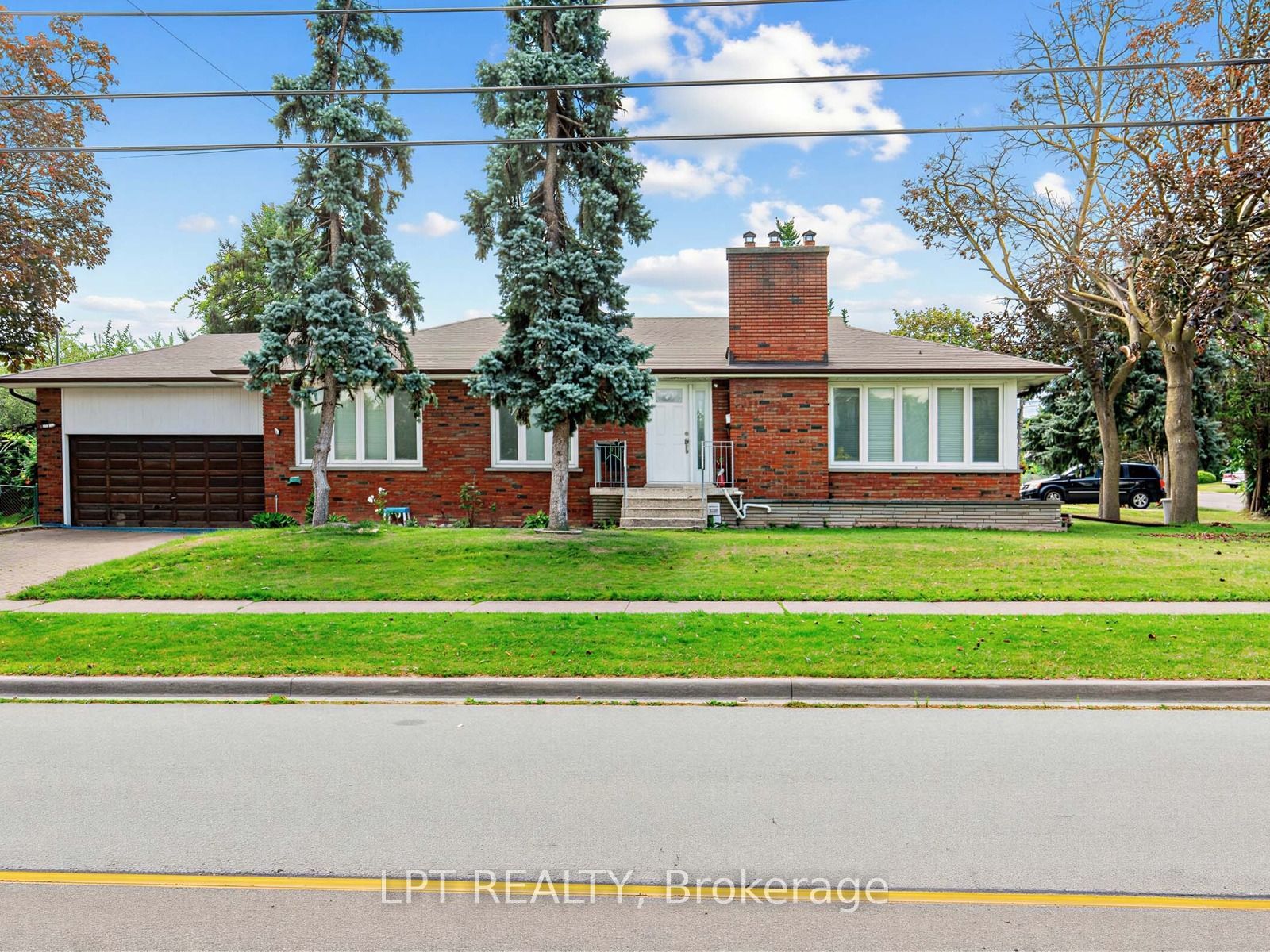 27 Kingsview Boulevard