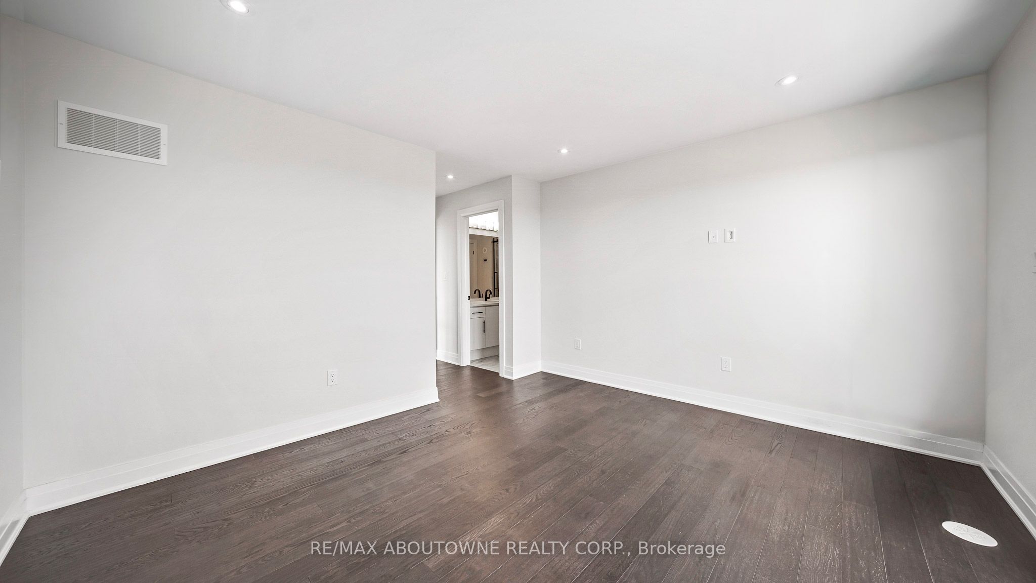 102 Settlers Road E Property Photo 26