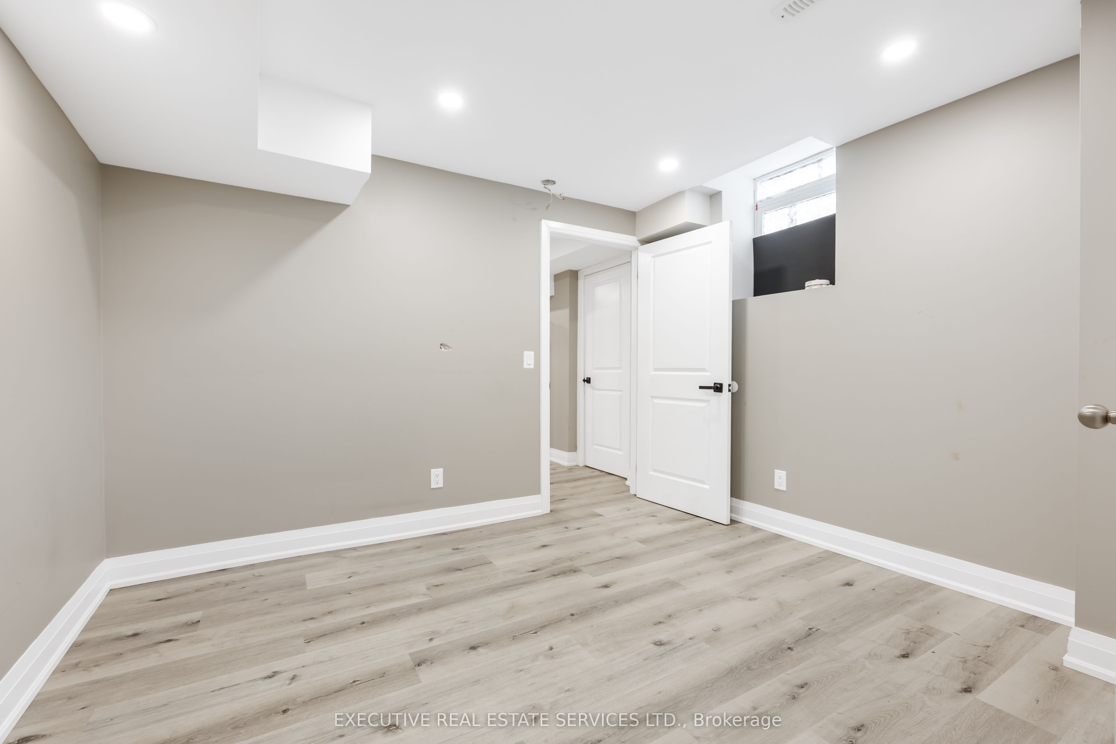 61 Truro (basement) Circle N Property Photo 18