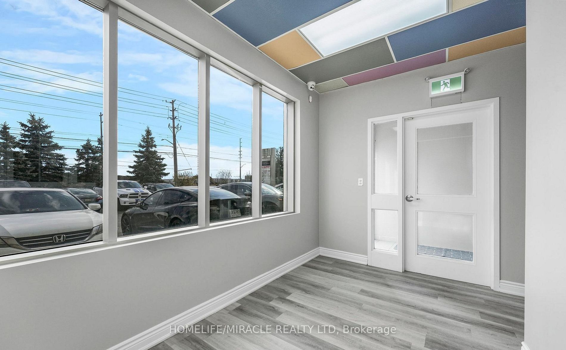 2 Automatic Drive 112 {main Floor} Property Photo 6