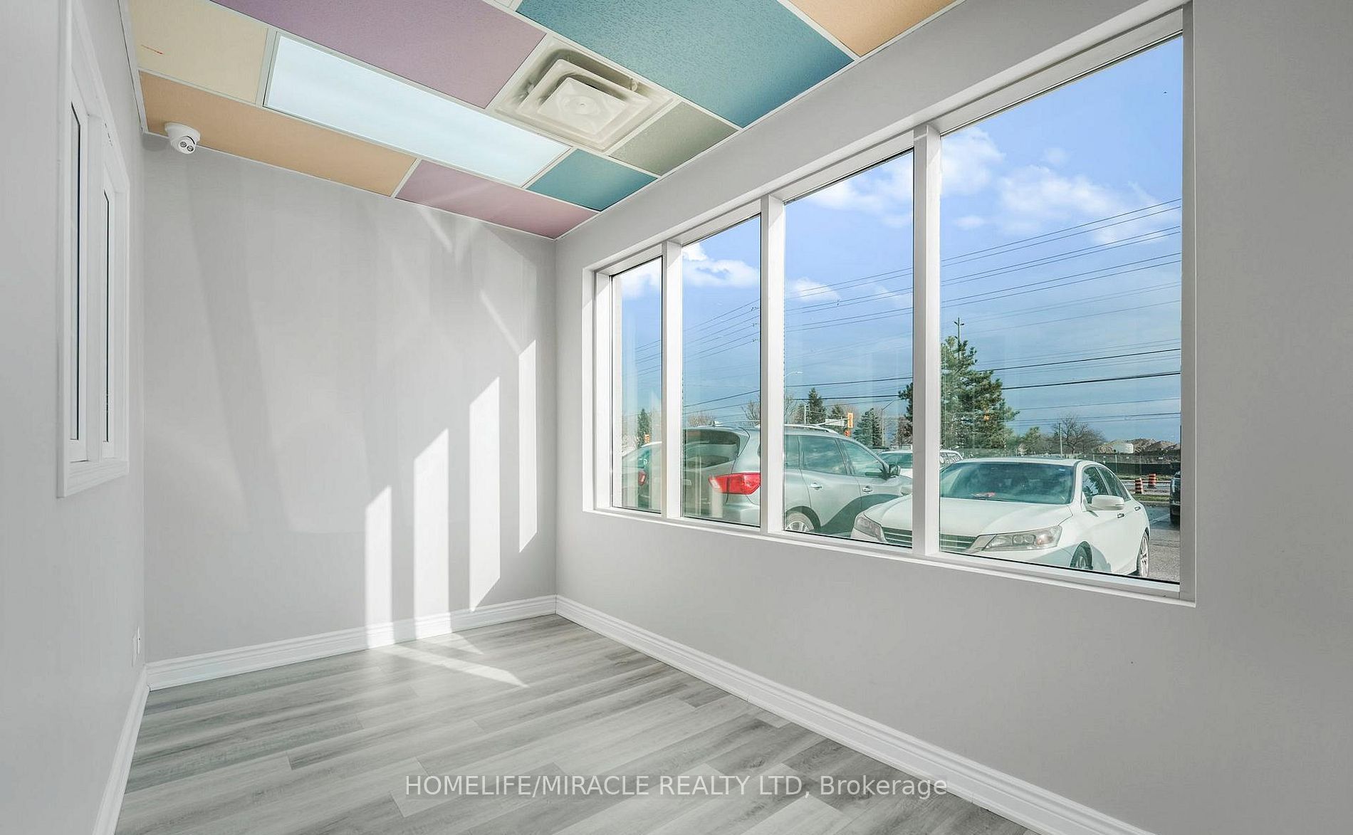 2 Automatic Drive 112 {main Floor} Property Photo 7