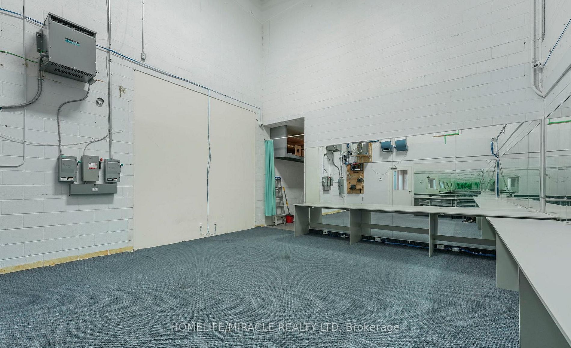 2 Automatic Drive 112 {main Floor} Property Photo 10