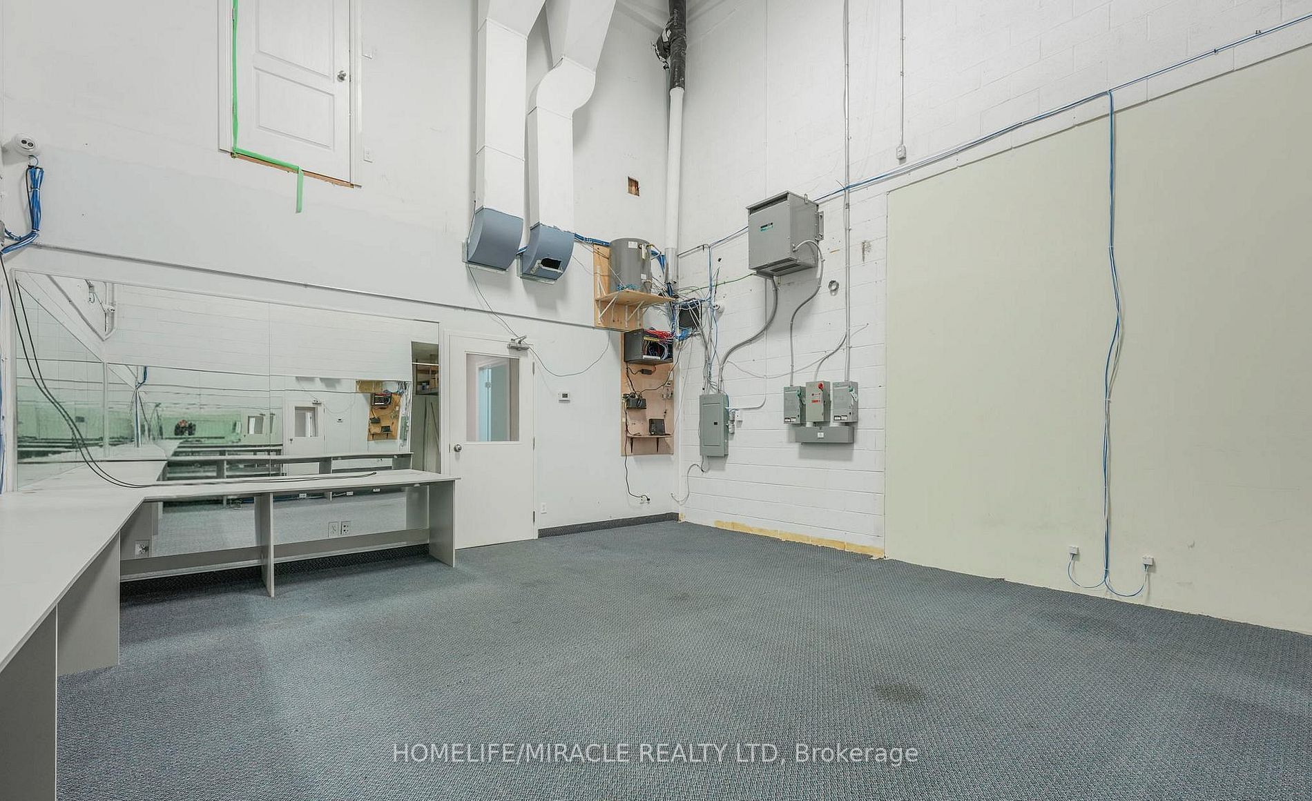 2 Automatic Drive 112 {main Floor} Property Photo 11