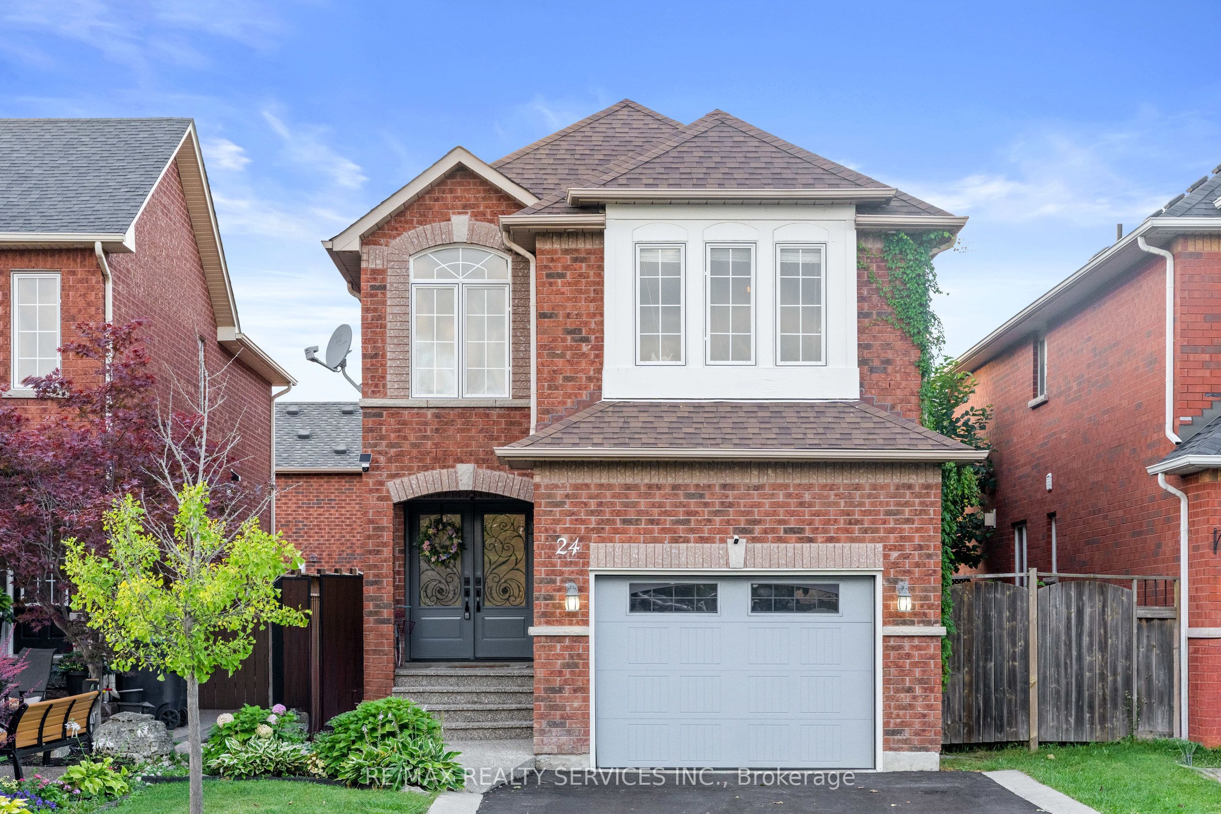 24 Wakely Boulevard Property Photo 1