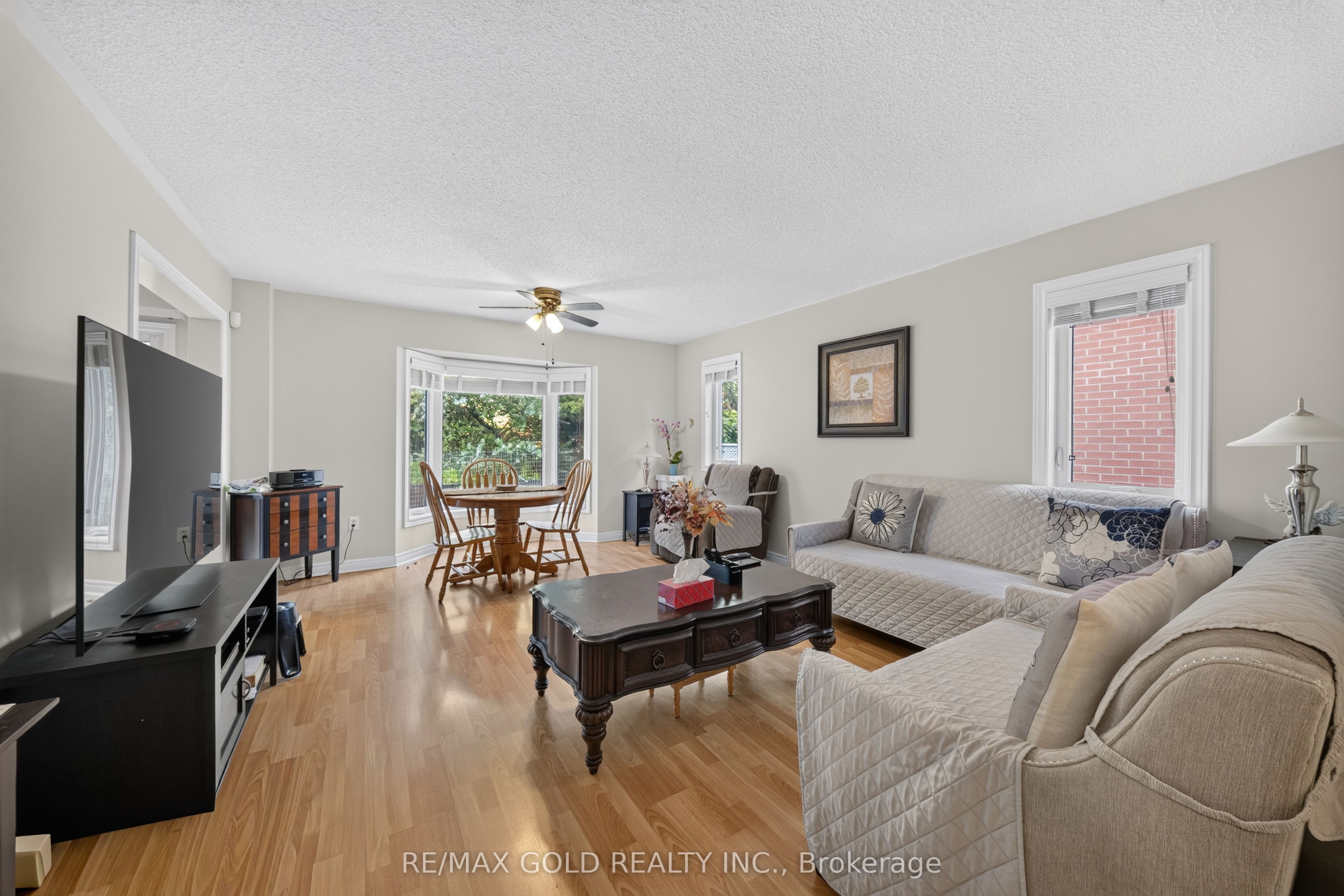 142 Pressed Brick Drive Property Photo 4