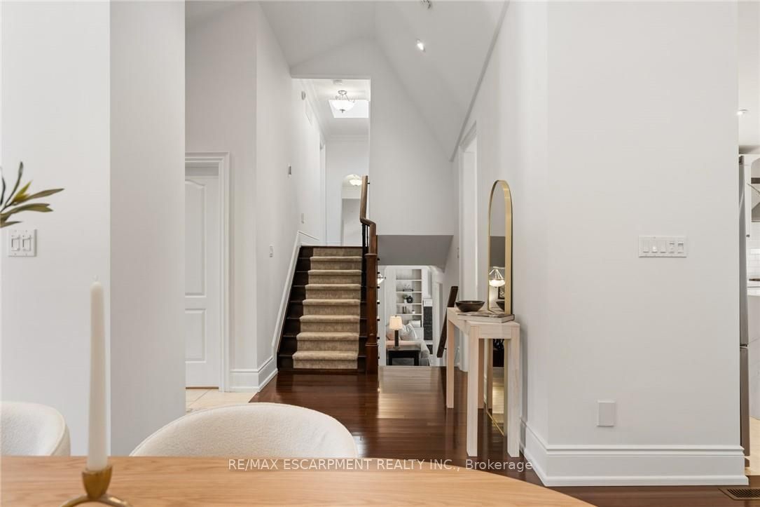 1063 Greenoaks Drive Property Photo 15