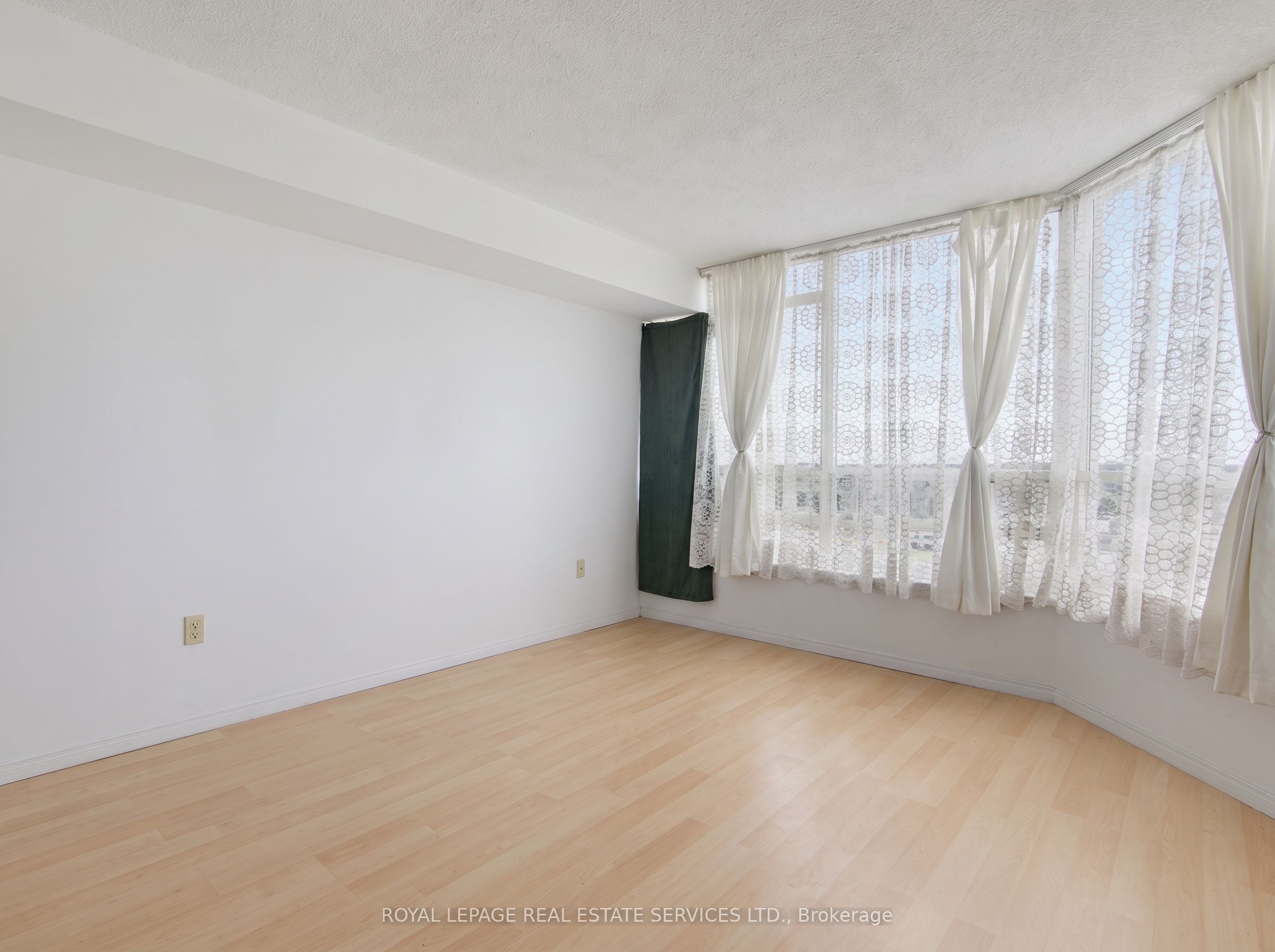75 King Street E 1212 Property Photo 8