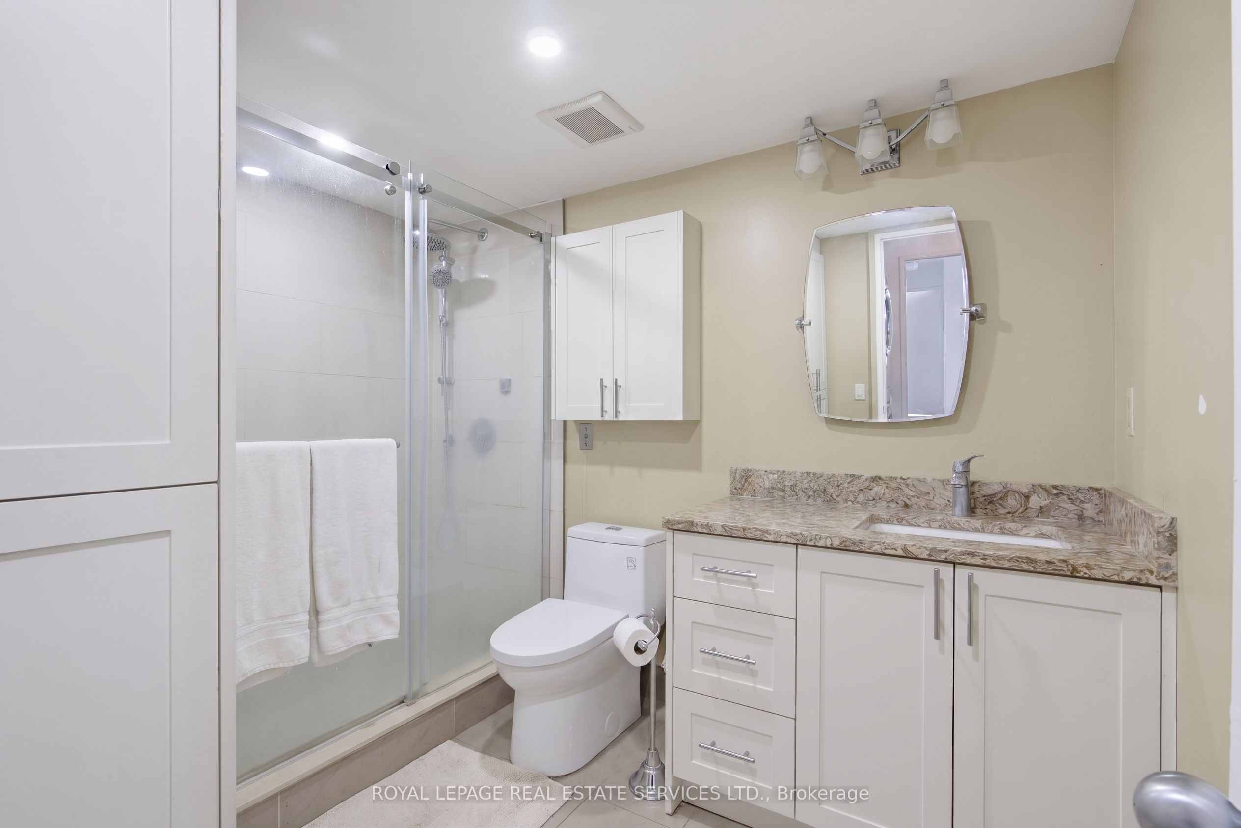 75 King Street E 1212 Property Photo 11
