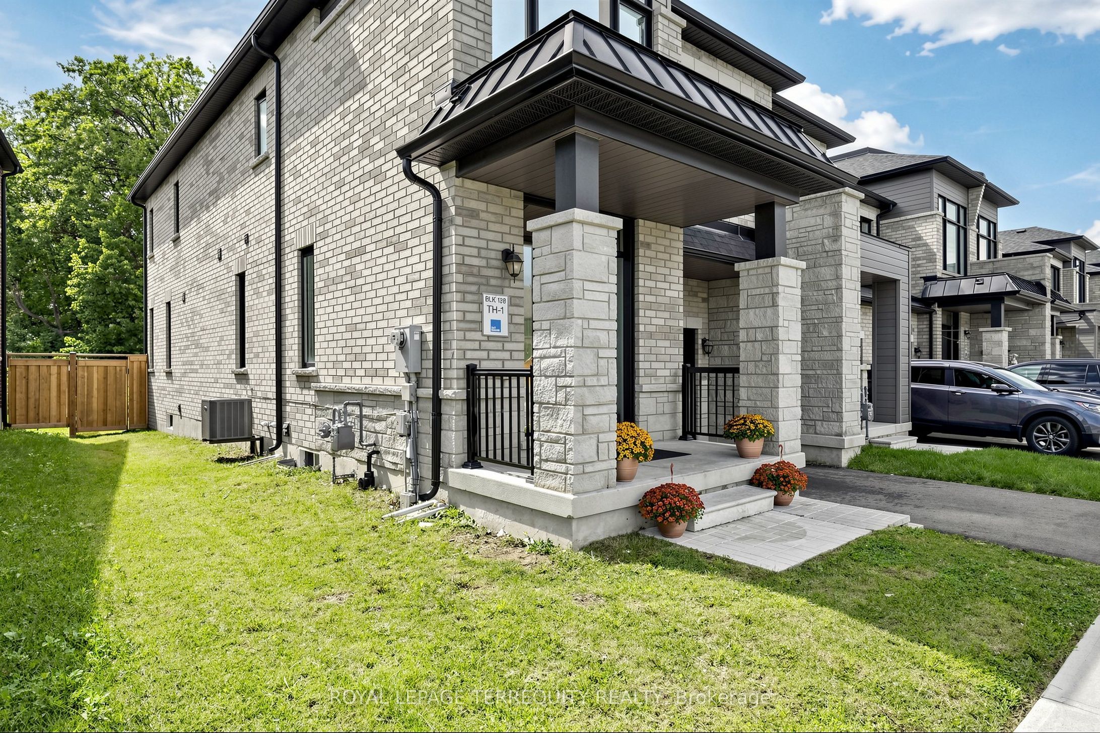 1456 Rose Way Property Photo 2