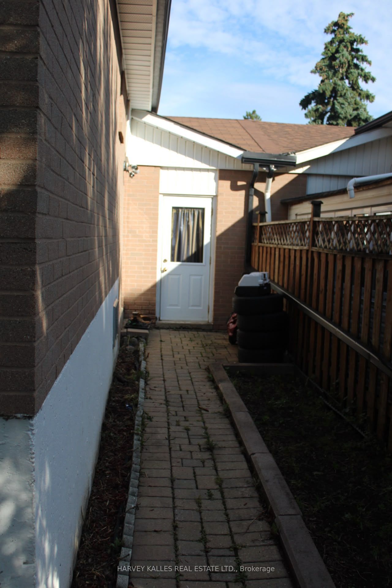 102 Goldcrest Road Property Photo 14