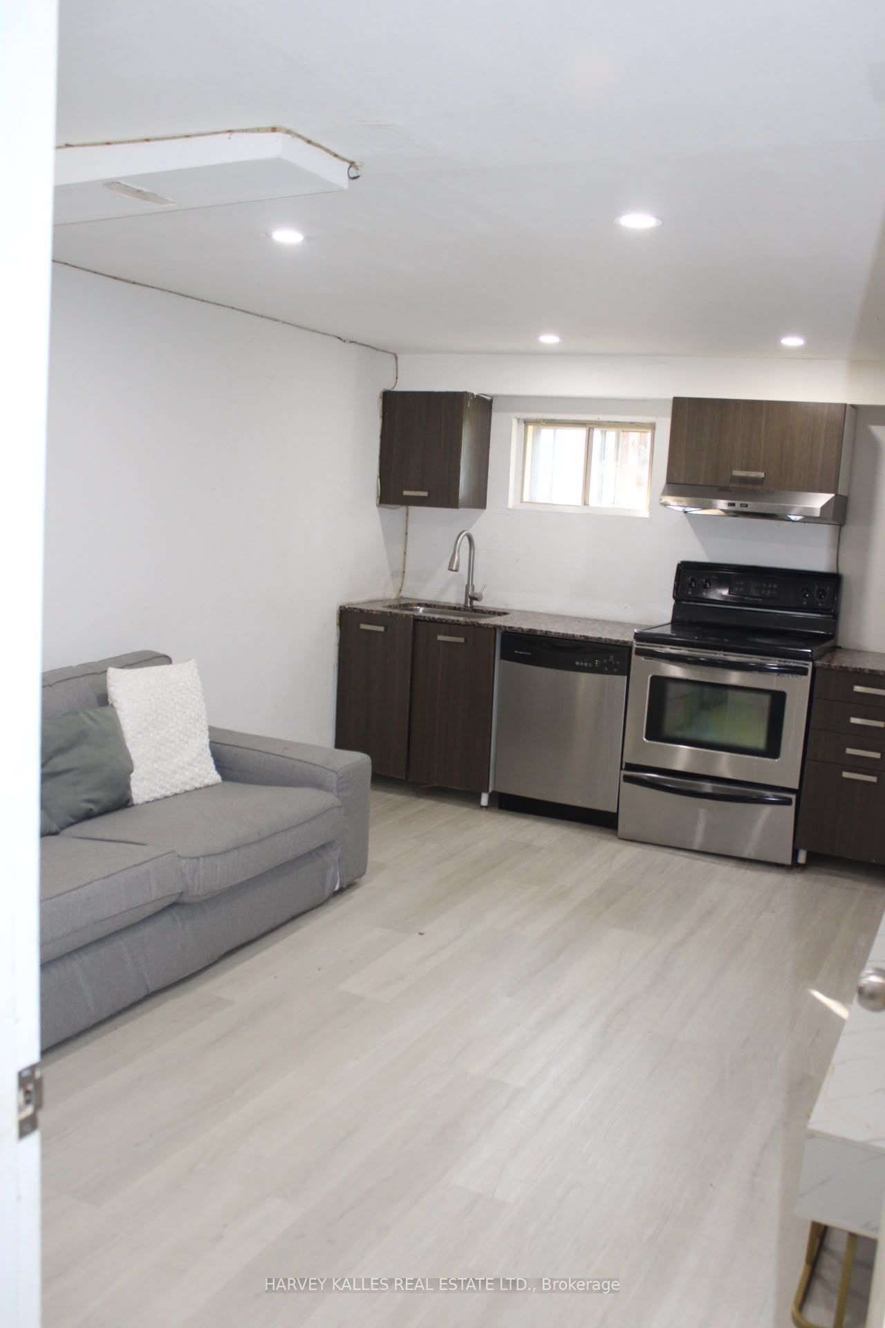 102 Goldcrest Road Property Photo 18