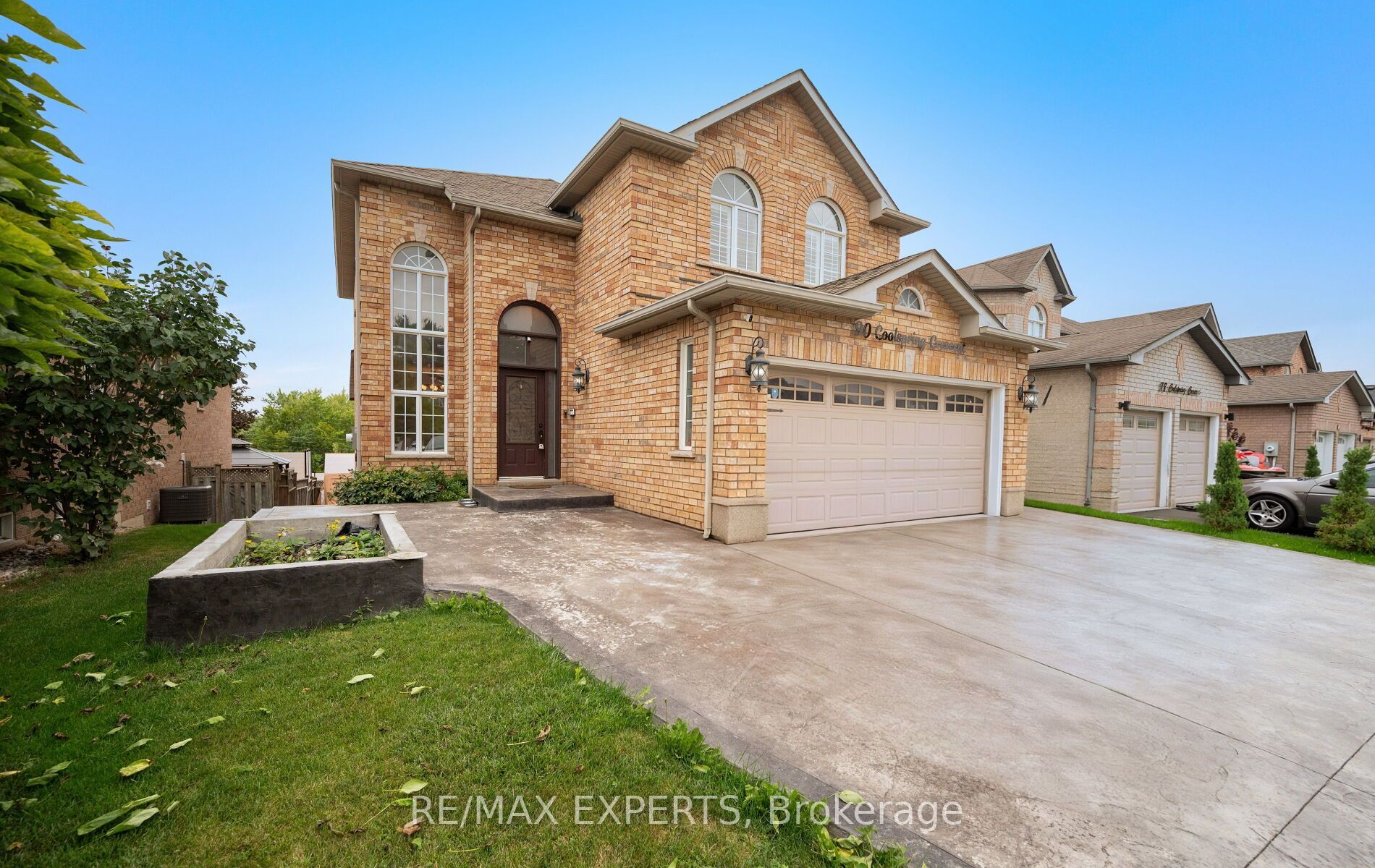 90 Coolspring Crescent Property Photo 3