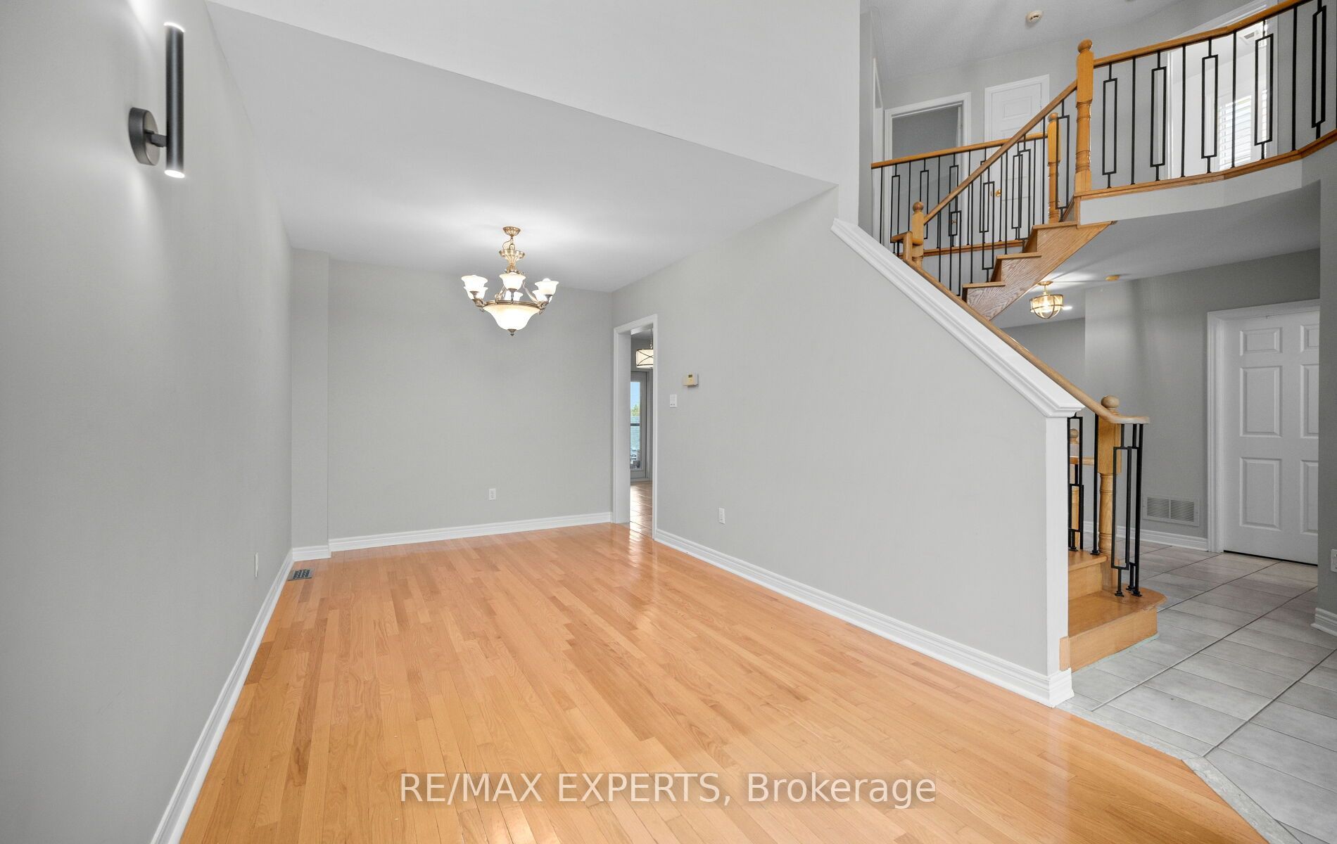 90 Coolspring Crescent Property Photo 6
