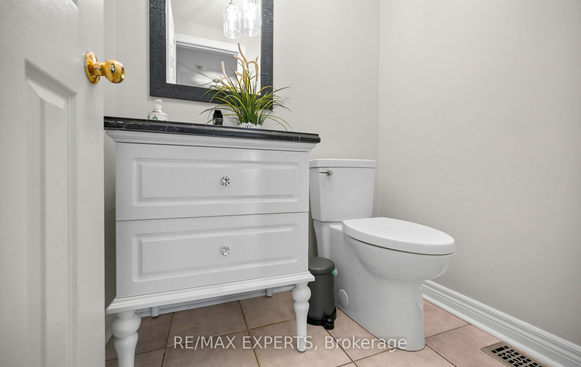 90 Coolspring Crescent Property Photo 12